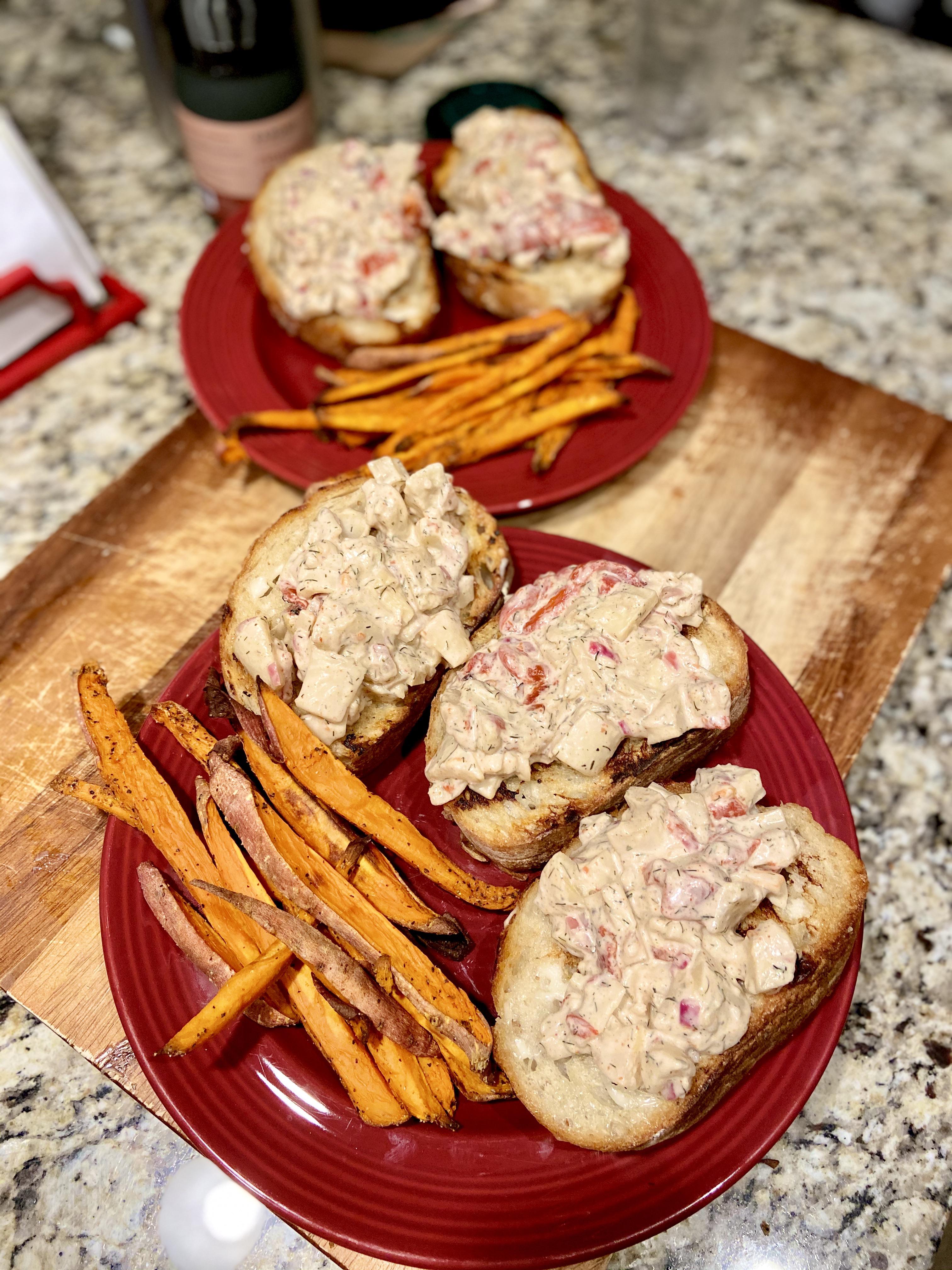 vegan lobster rolls made with hearts of palm r/veganrecipes