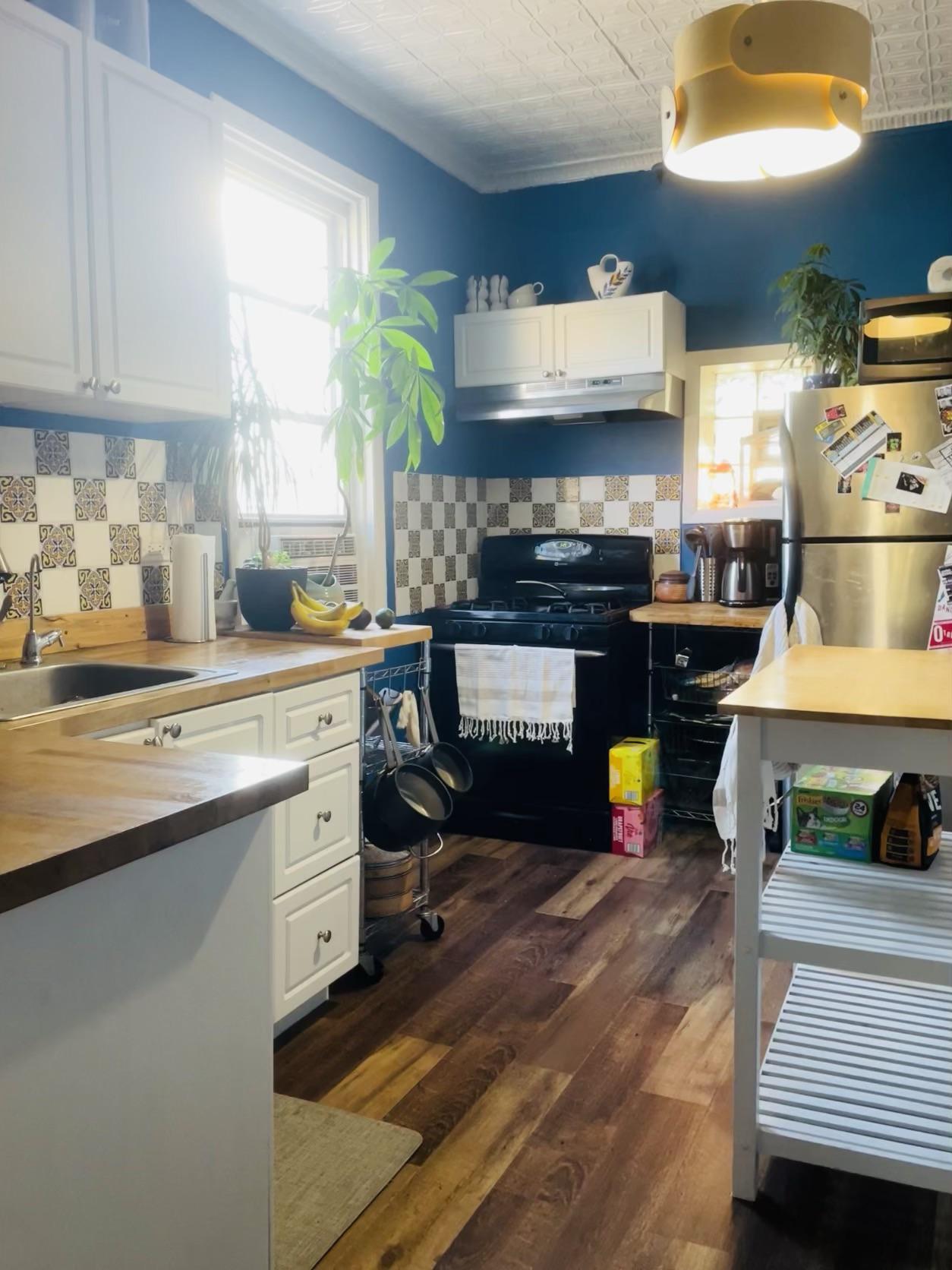 My homey Chicago kitchen r/AmateurRoomPorn