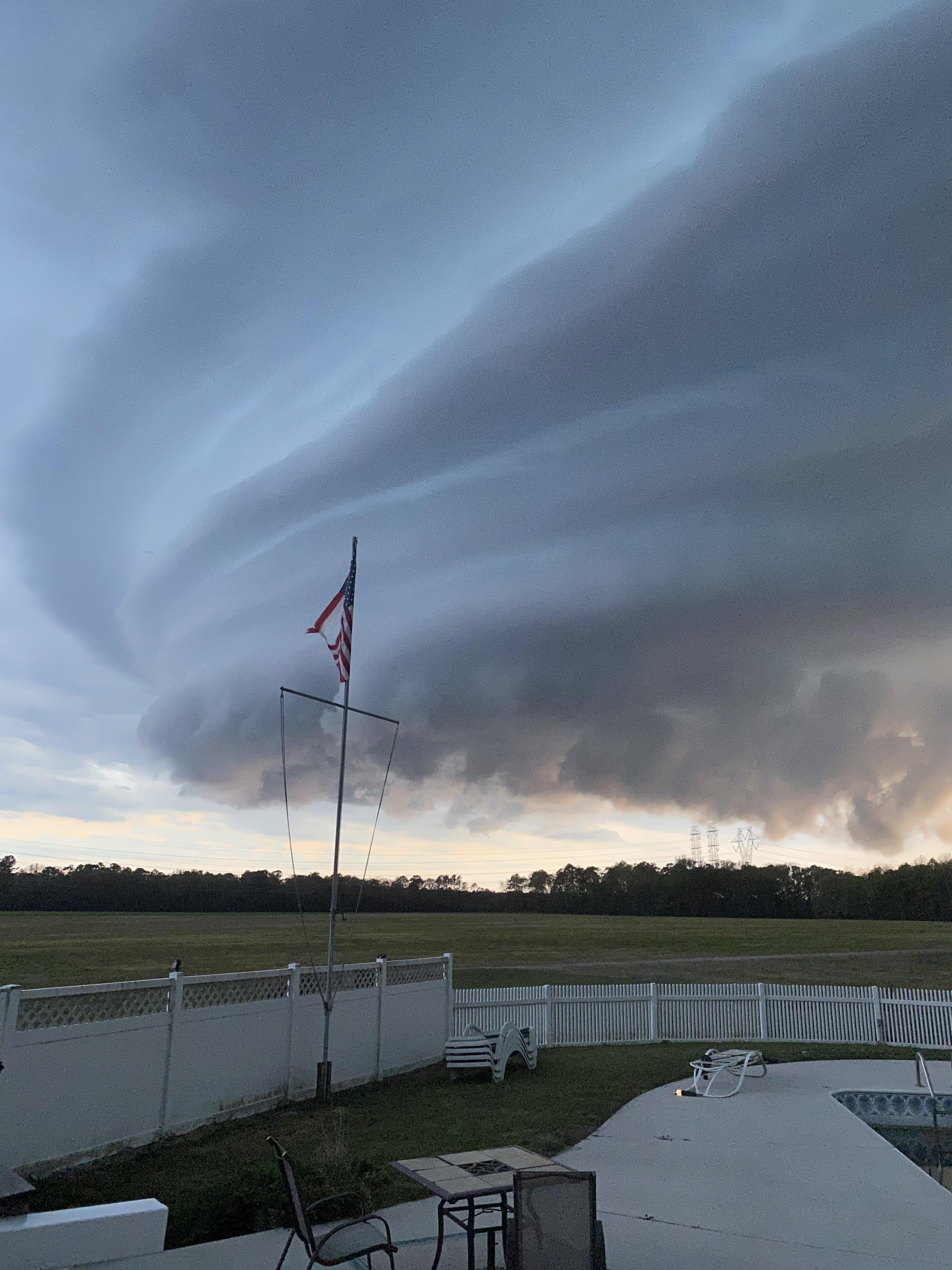 Storm coming in over my place right now in VA r/weather