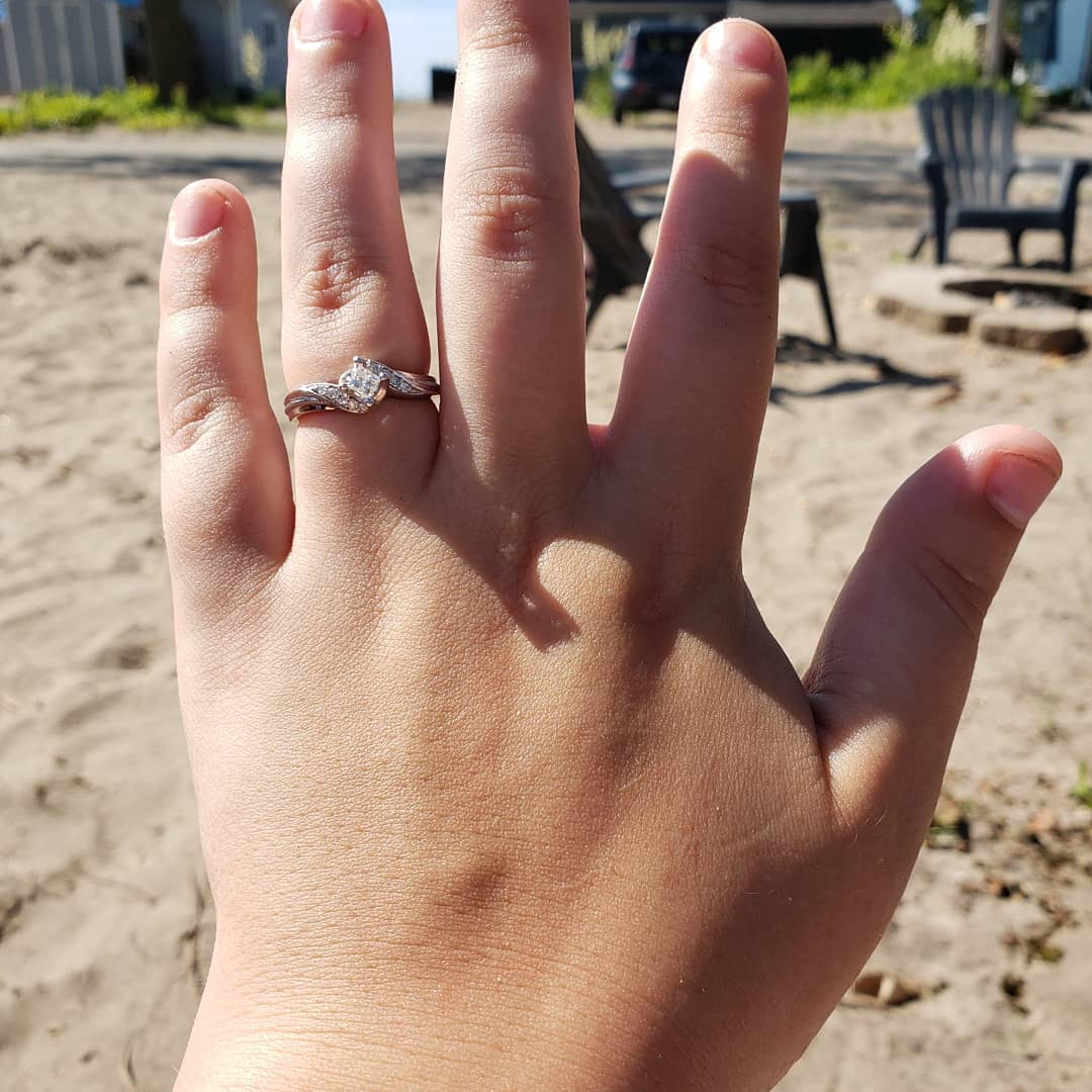 NEWLY ENGAGED. I'M TERRIFIED OF LOSING MY RING! Do you wear your ring