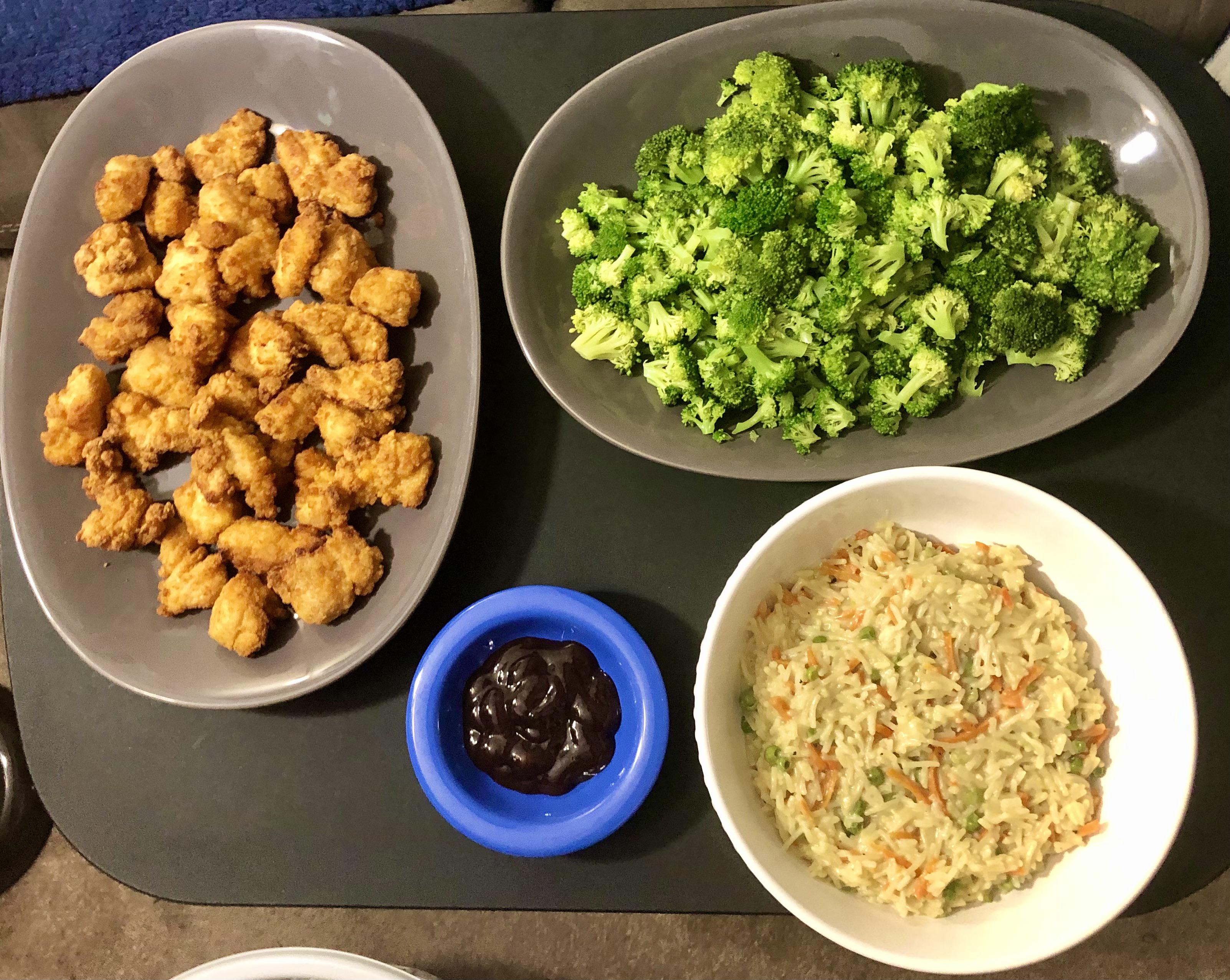 Chicken nuggets (from Costco) with bbq sauce, steamed broccoli and rice