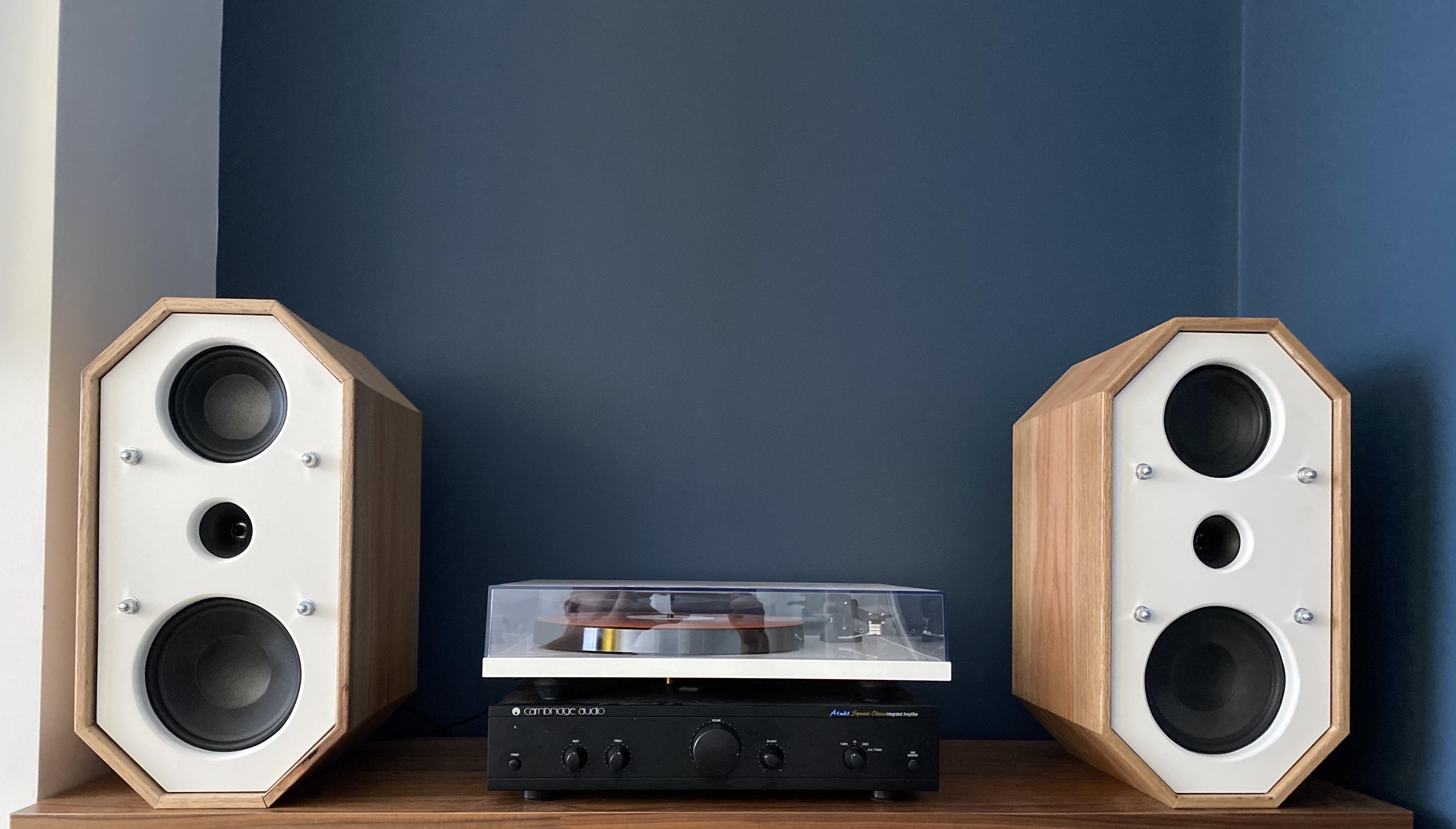 Finally finished my “bookshelf” speakers, really happy with the finish