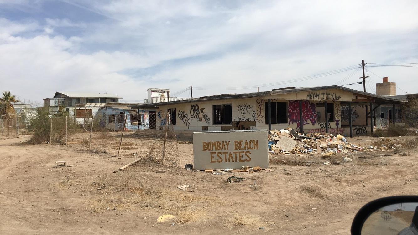 Visit the beautiful Bombay Beach Estates; Bombay Beach, CA [OC] (1334x750) r/AbandonedPorn
