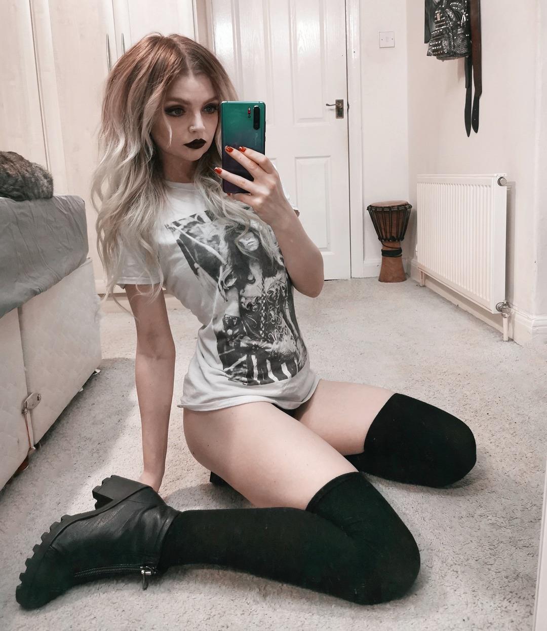 Applewhite UK : prettyaltgirls