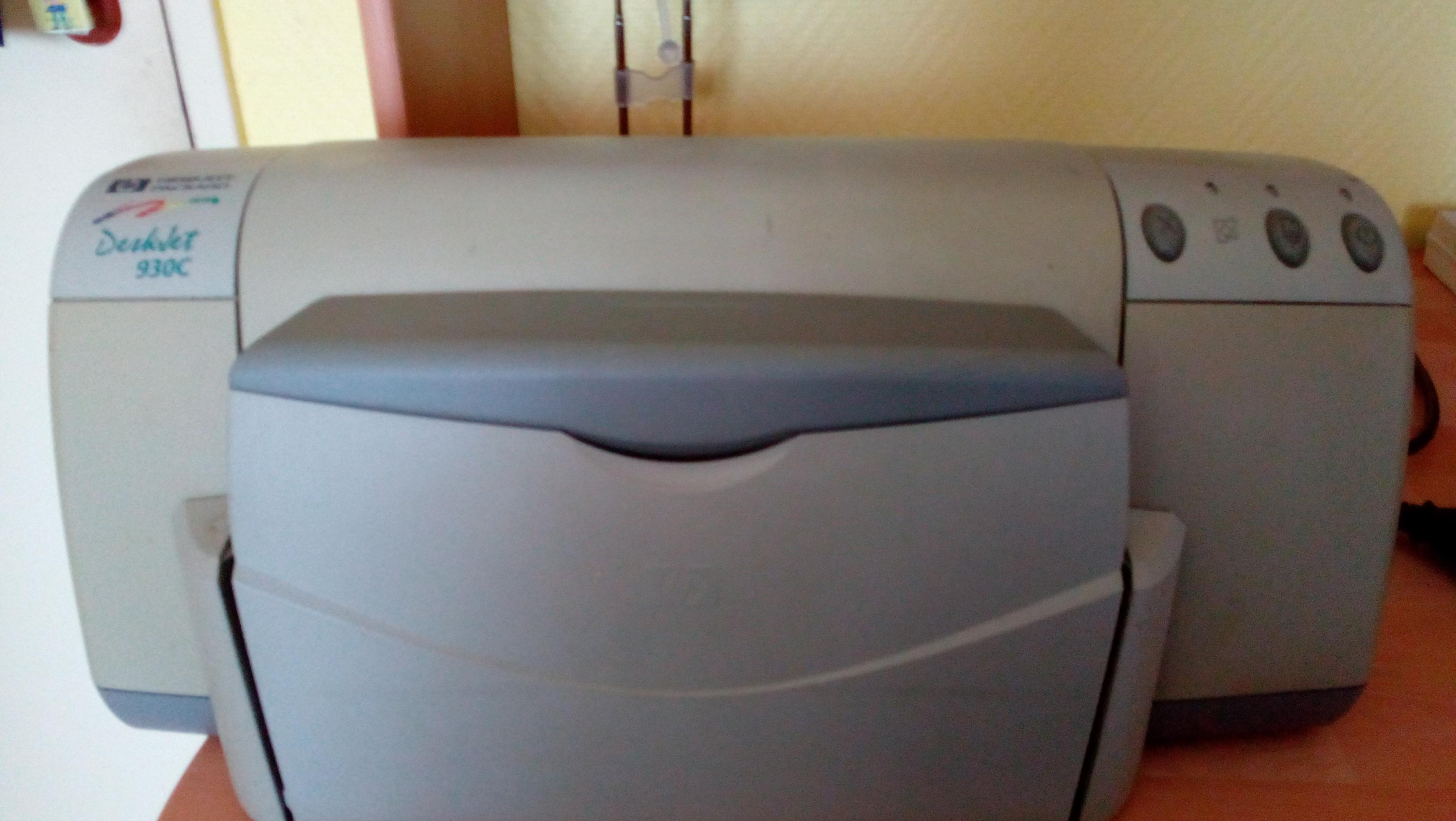 Found this old printer in the trash, despite the looks, it still works