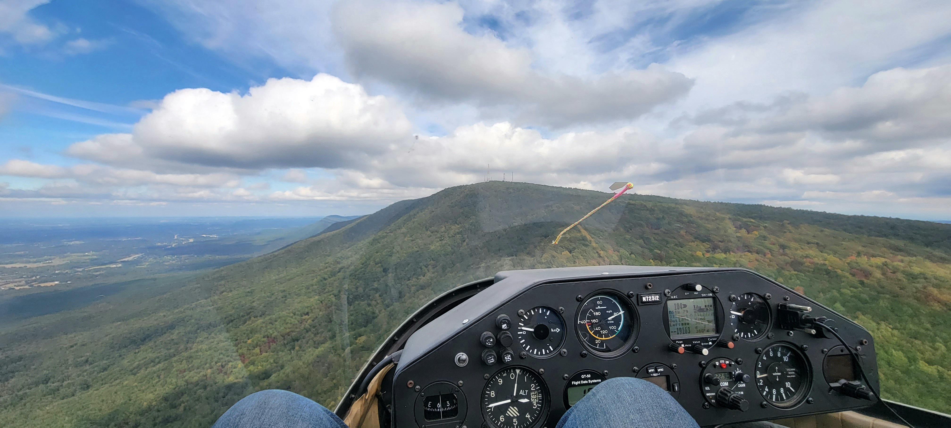 The club went to Chilhowee for the weekend to fly the ridge. flew left
