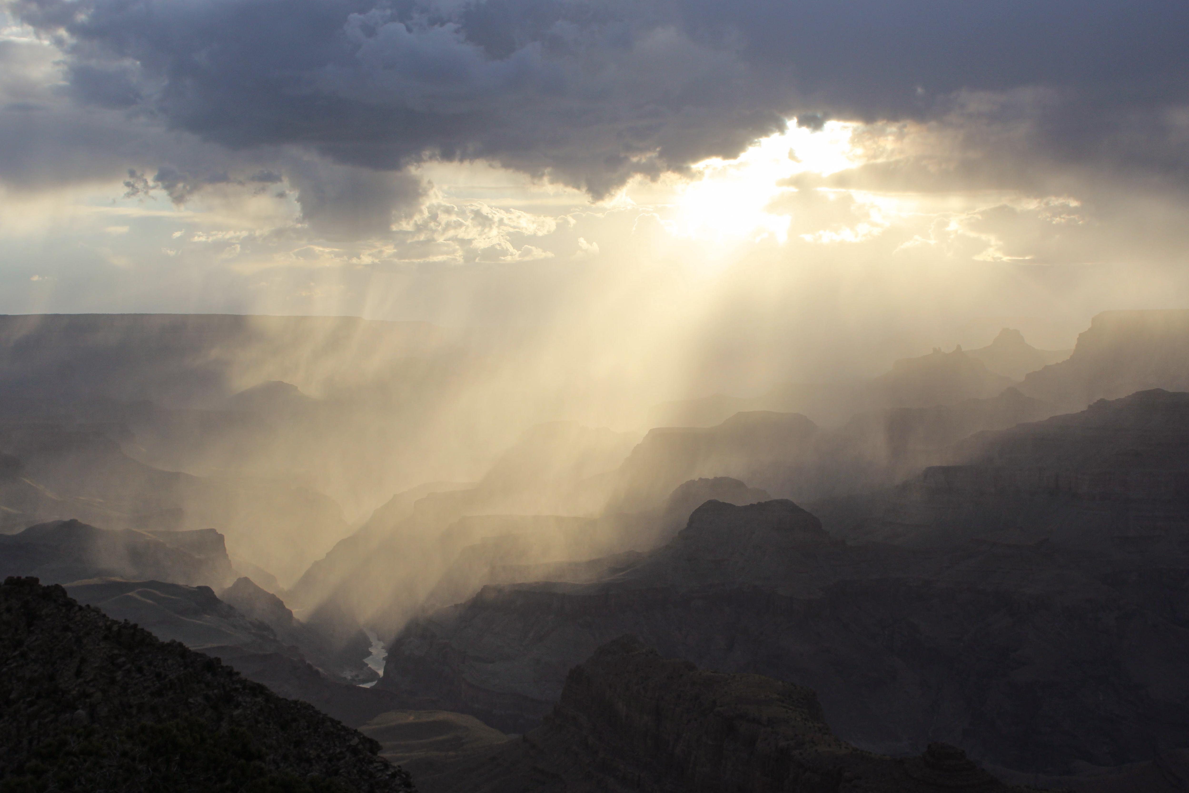 Evening rain over the Grand Canyon [OC] [4996x3330] r/EarthPorn