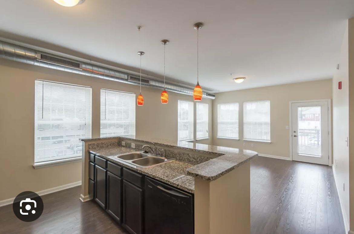 Seeking SUBLEASE 13 Bedroom Apartment, January June r