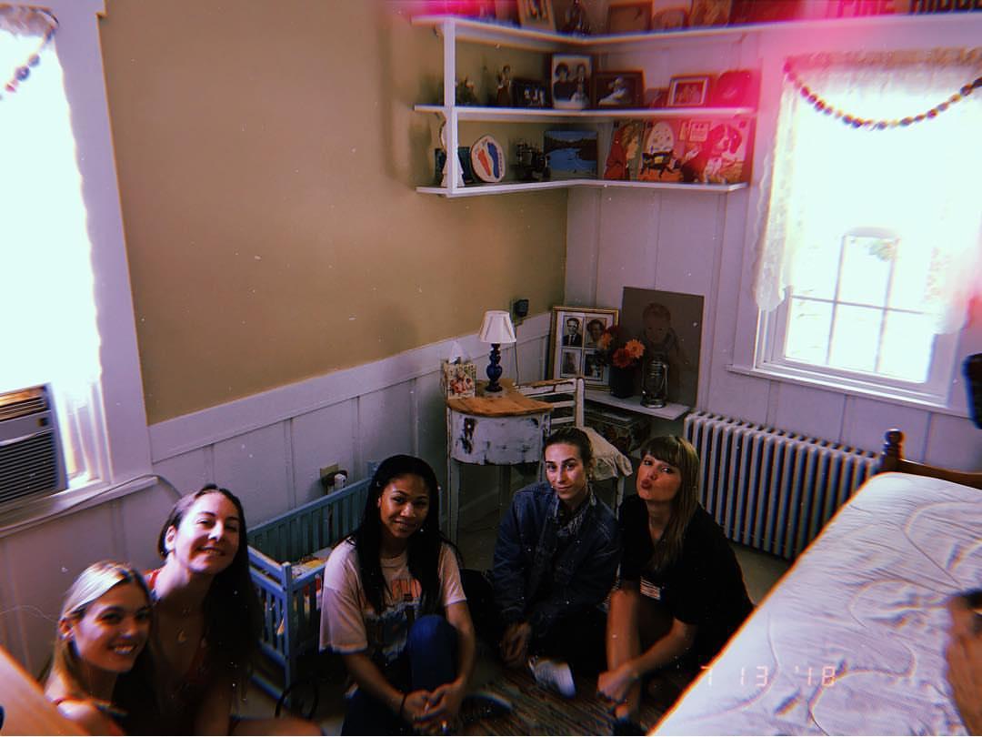 Take pictures in your mind of your childhood bedroom! r/TaylorSwift