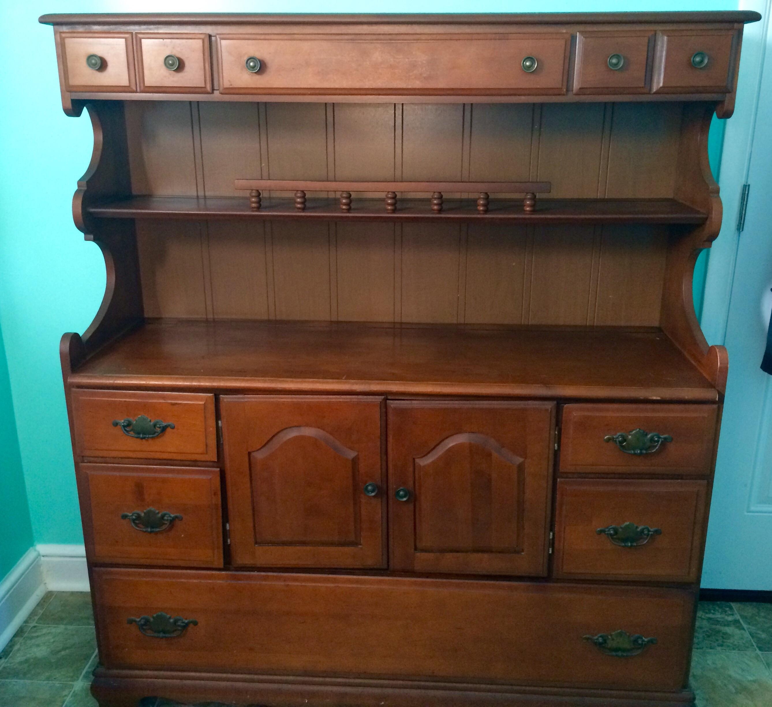 Hutch for 20 at estate sale. The Southern Girl in me is giddy. And yes