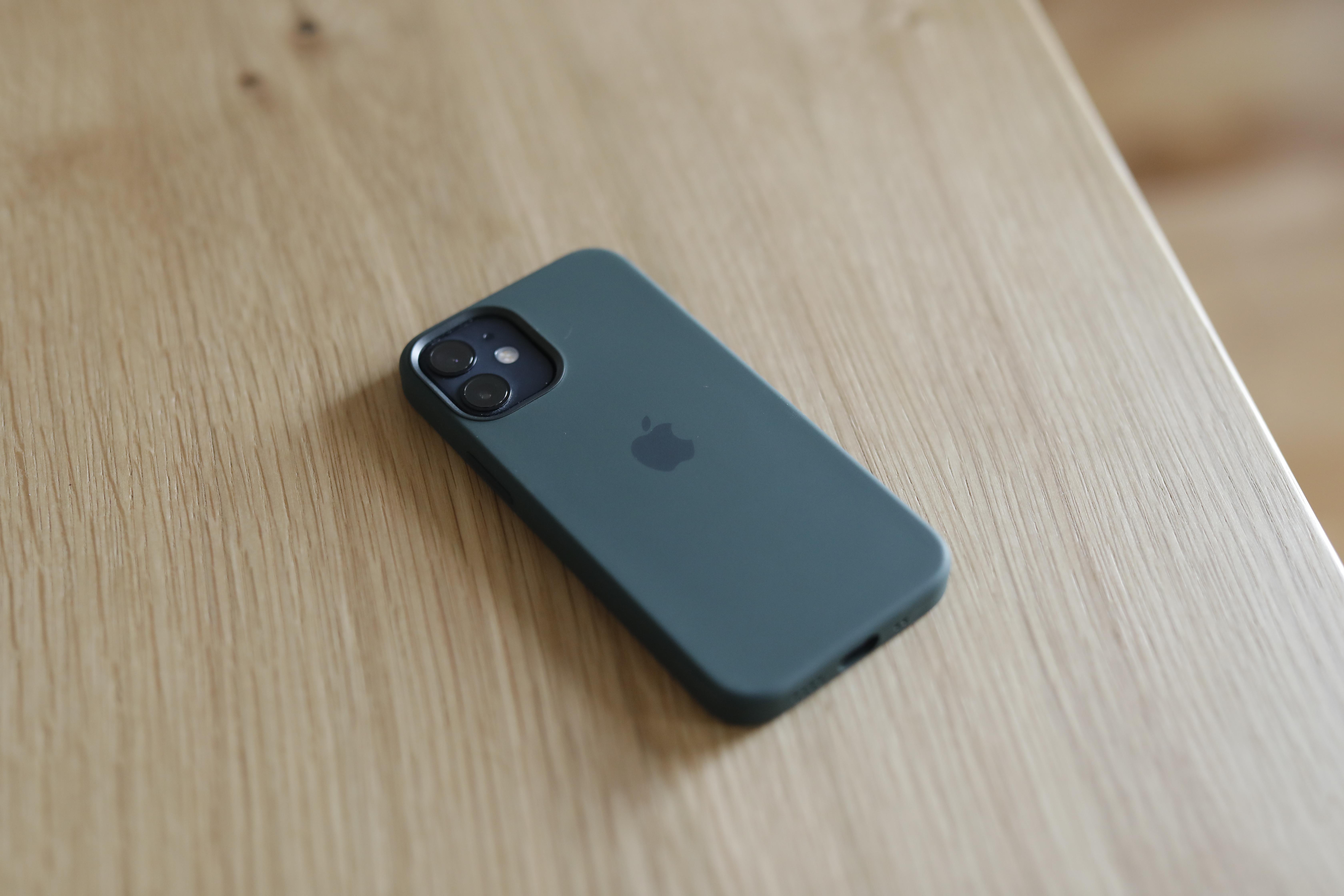 iPhone 12 mini black with green silicone case r/iPhone12Mini