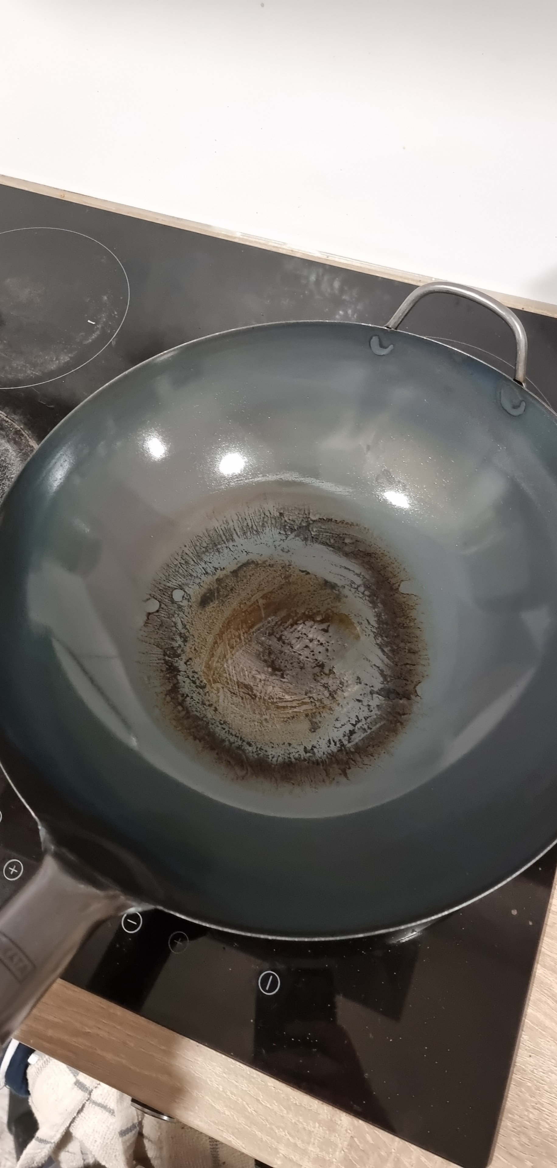 Seasoning a wok for the first time, I think I failed I don't know what