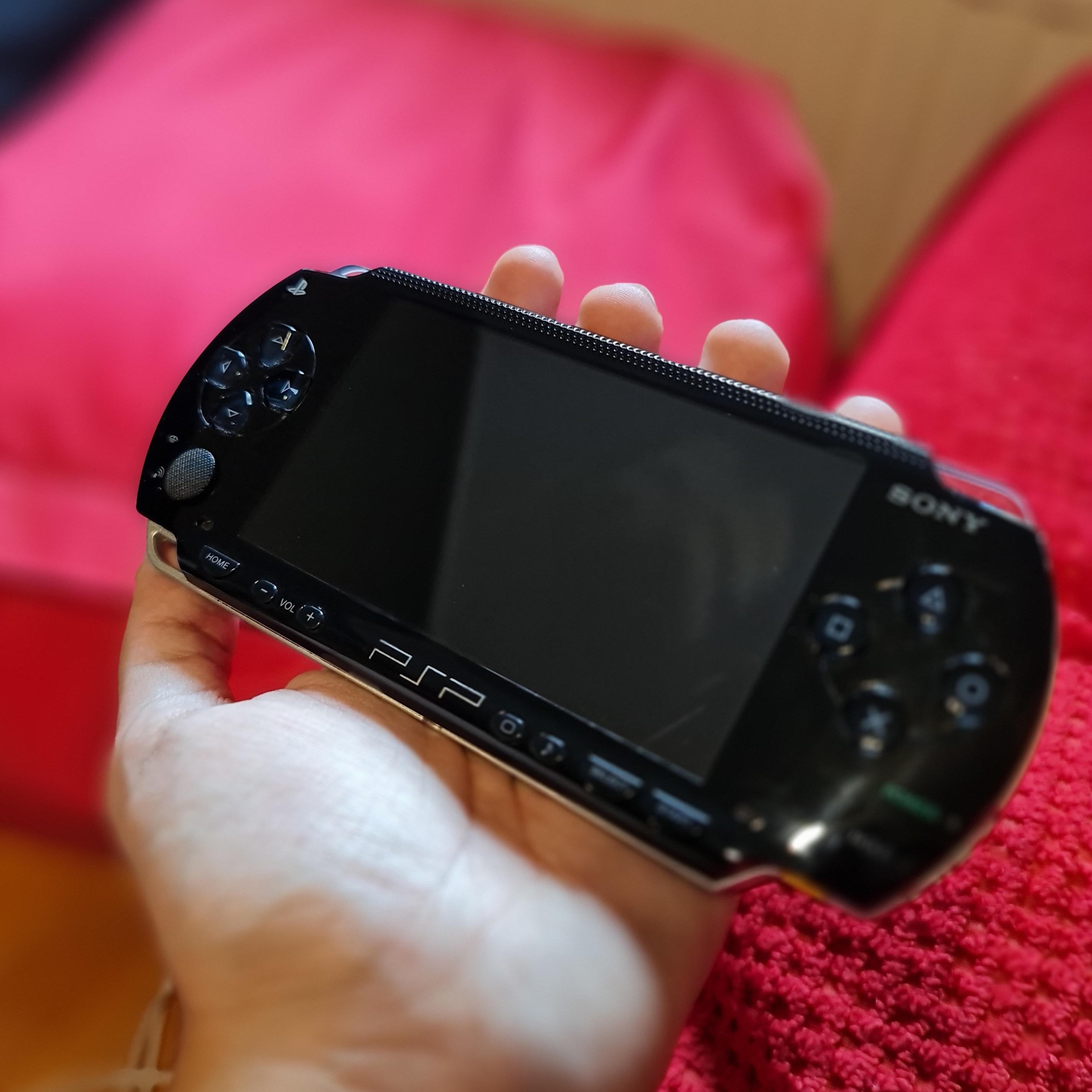 Finally got a PSP! 25€ for a PSP that looks brand new was a bargain
