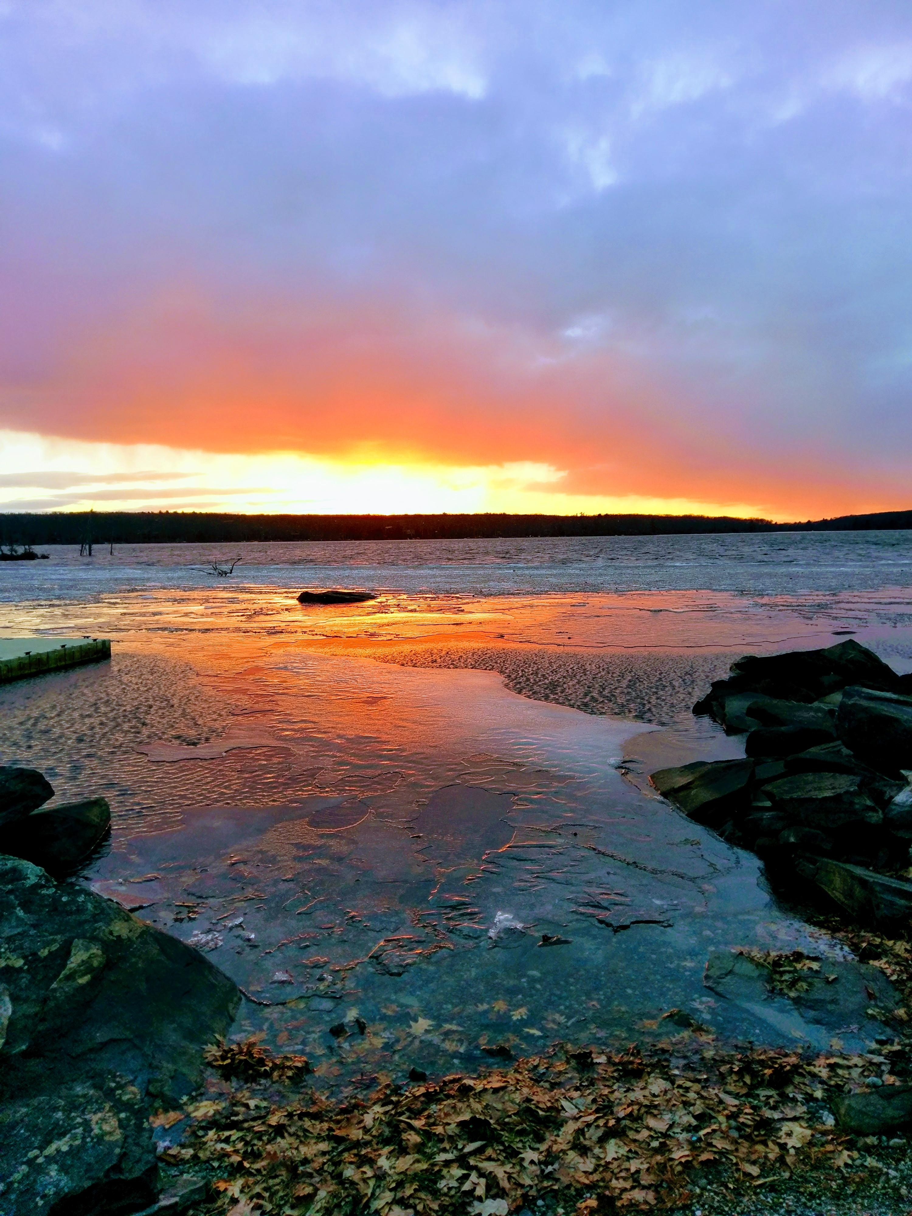 Sunset on Wolf Lake, NY [2000¤3000] r/EarthPorn