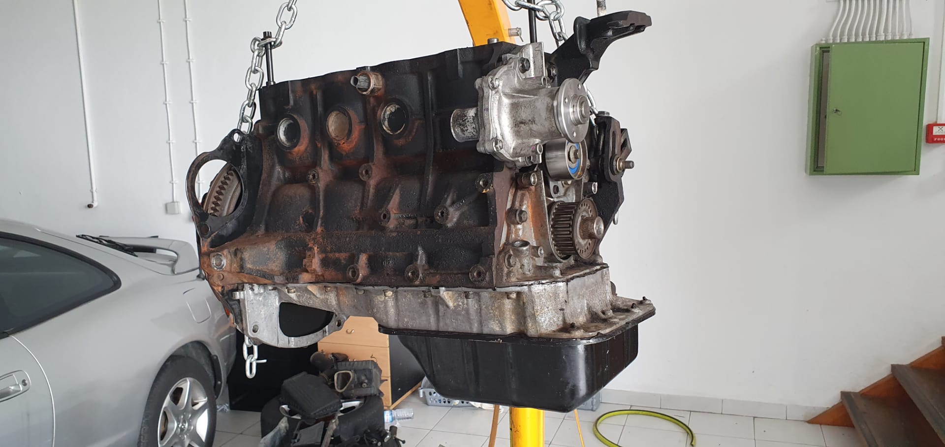 Toyota 1.8L 7A FE engine started burning more oil after mechanic