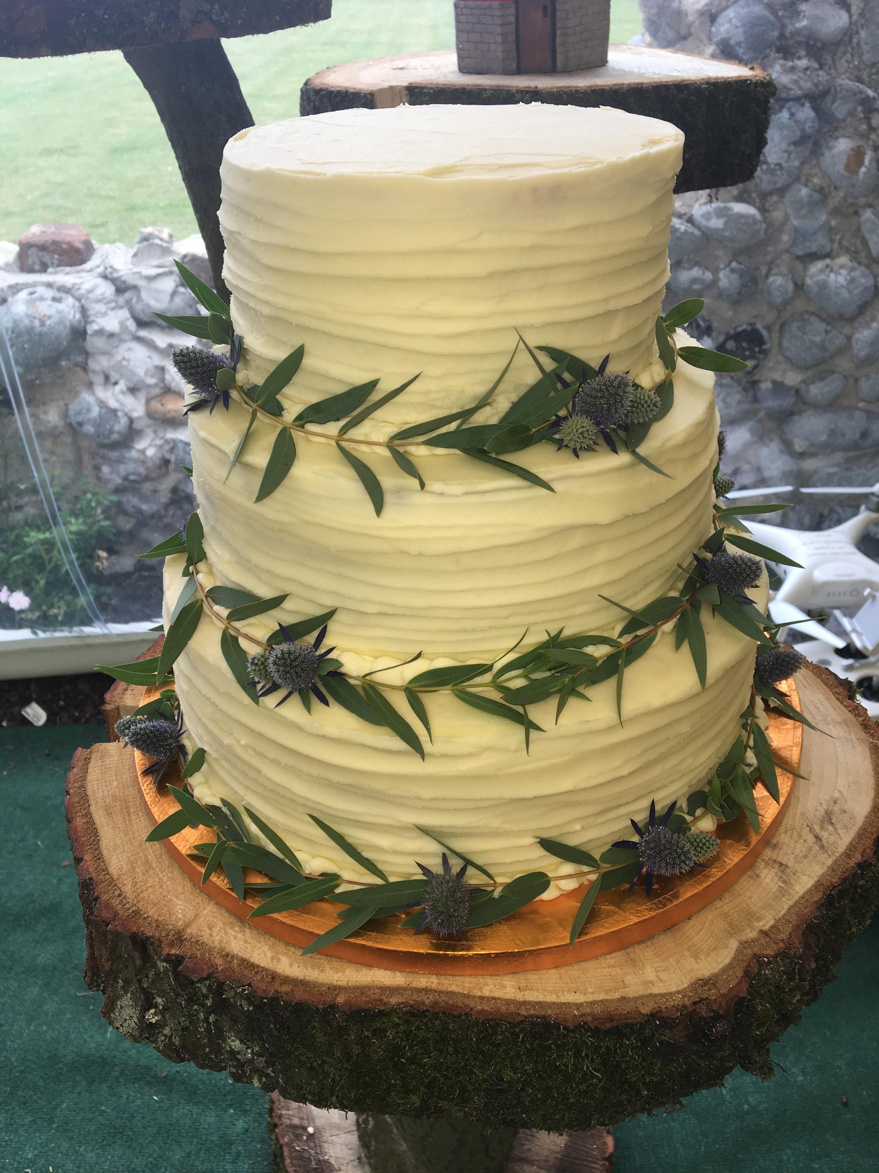 Three tiered, textured buttercream wedding cake r/Baking