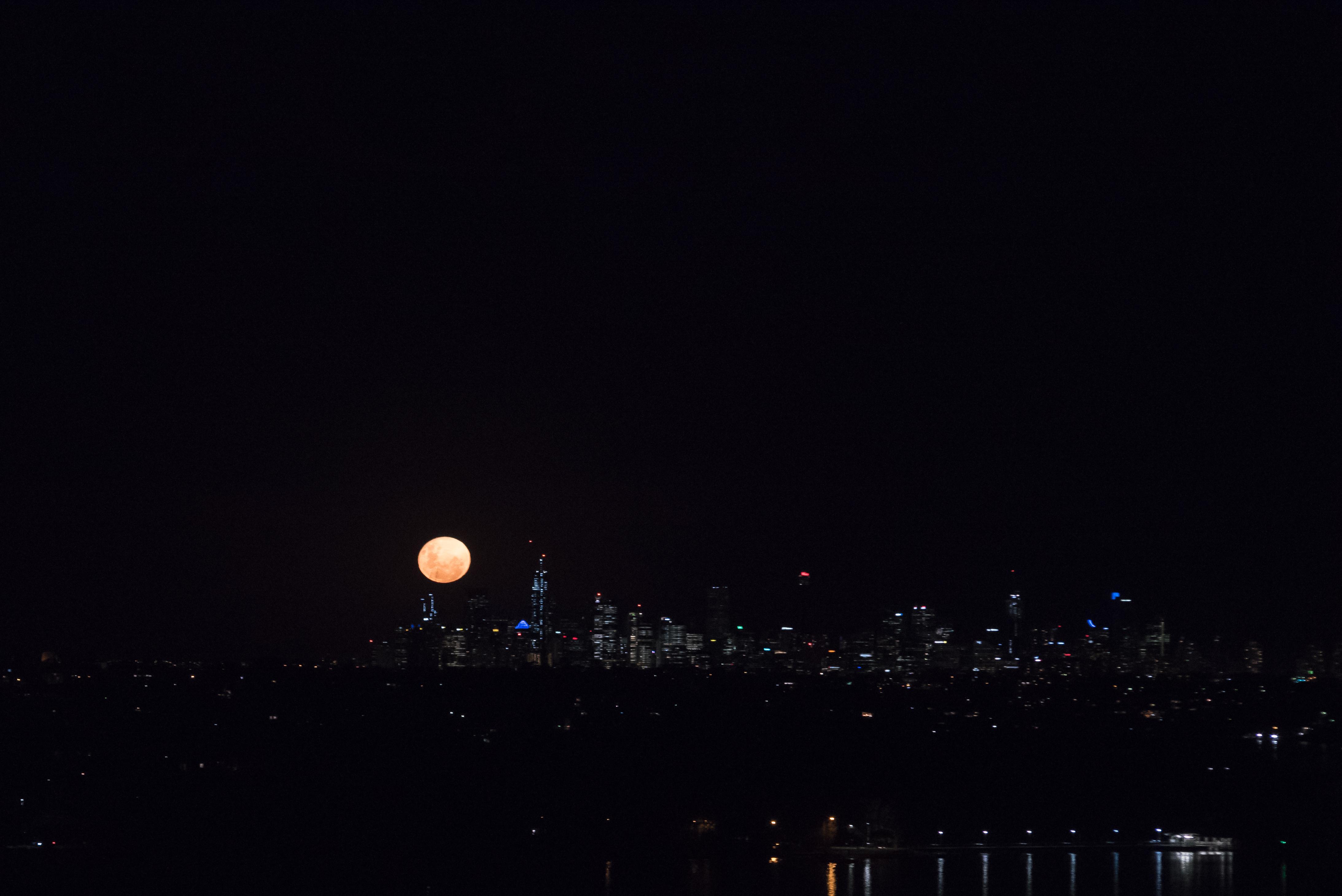 A beautiful moon is rising tonight r/sydney