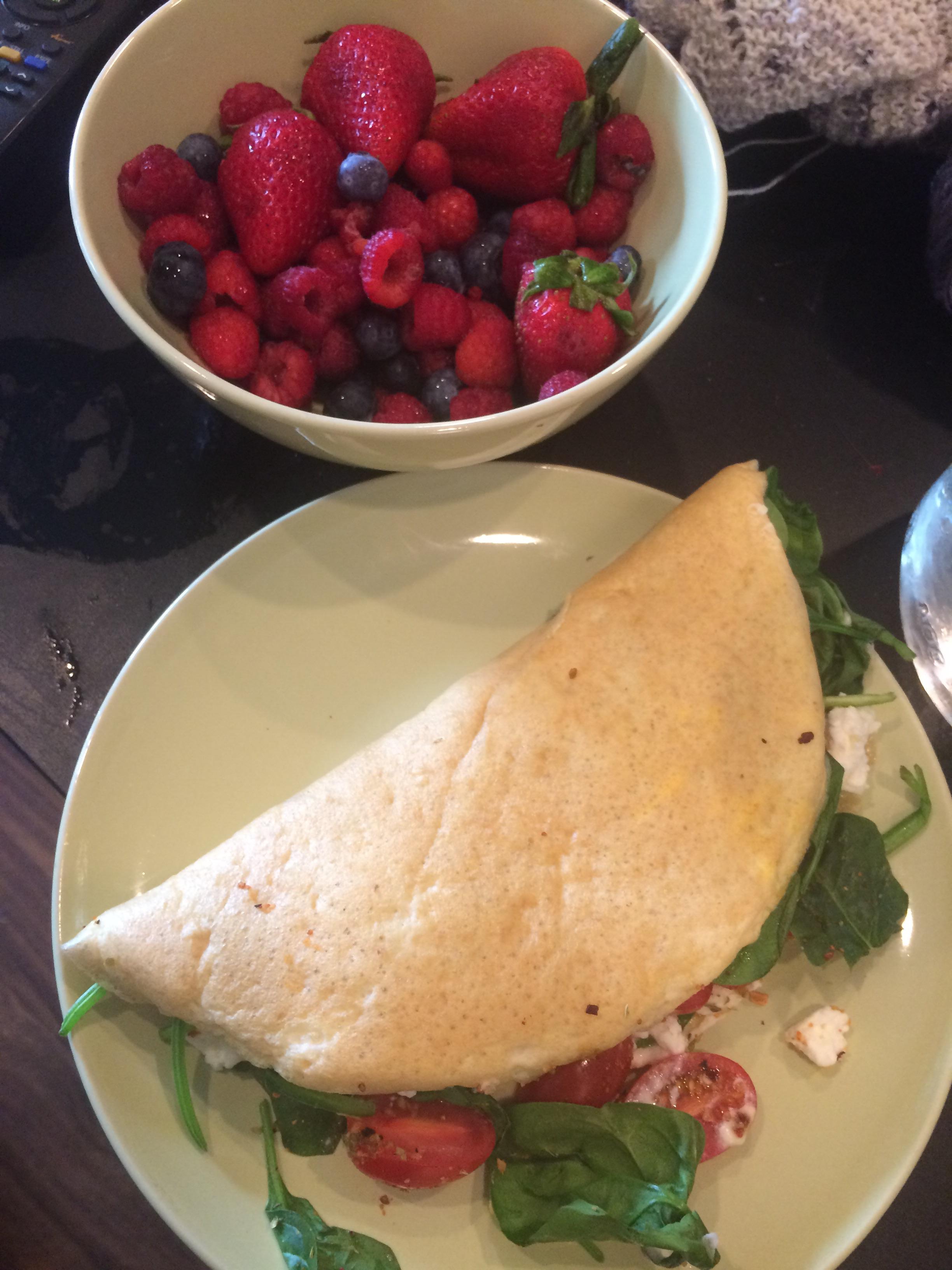 325 calorie Breakfast! Greek omelette 1 egg and extra egg whites (110