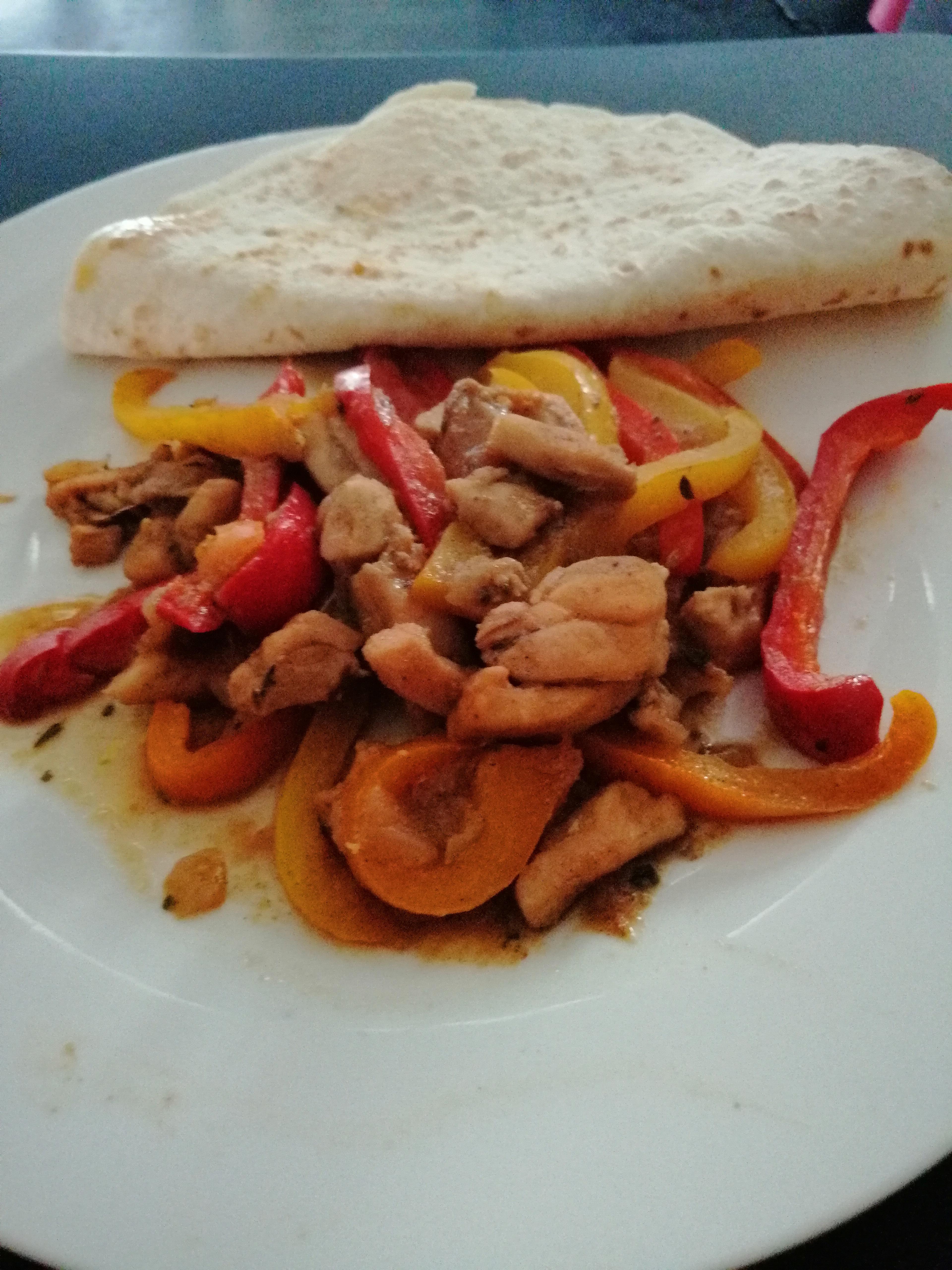 Chicken Fajitas w/ 1 small tortilla Only 340 calories & very filling! r/1200isplenty