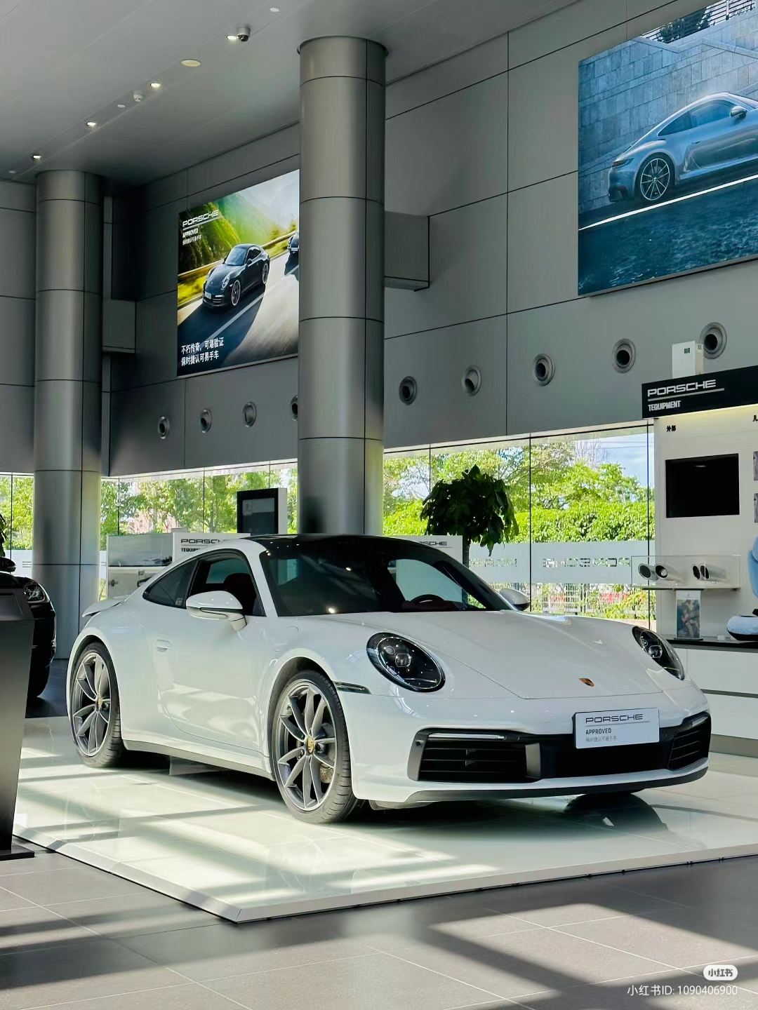 Chinese Porsche Dealers are offering 12 discount to brand new 911, is
