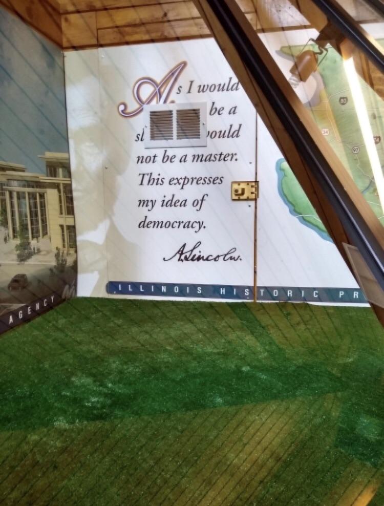 Abraham Lincoln “museum” at a rest stop r/CrappyDesign
