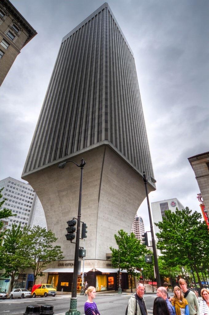 Rainier Tower looks like it’s an evil villain’s secret lair r/Seattle