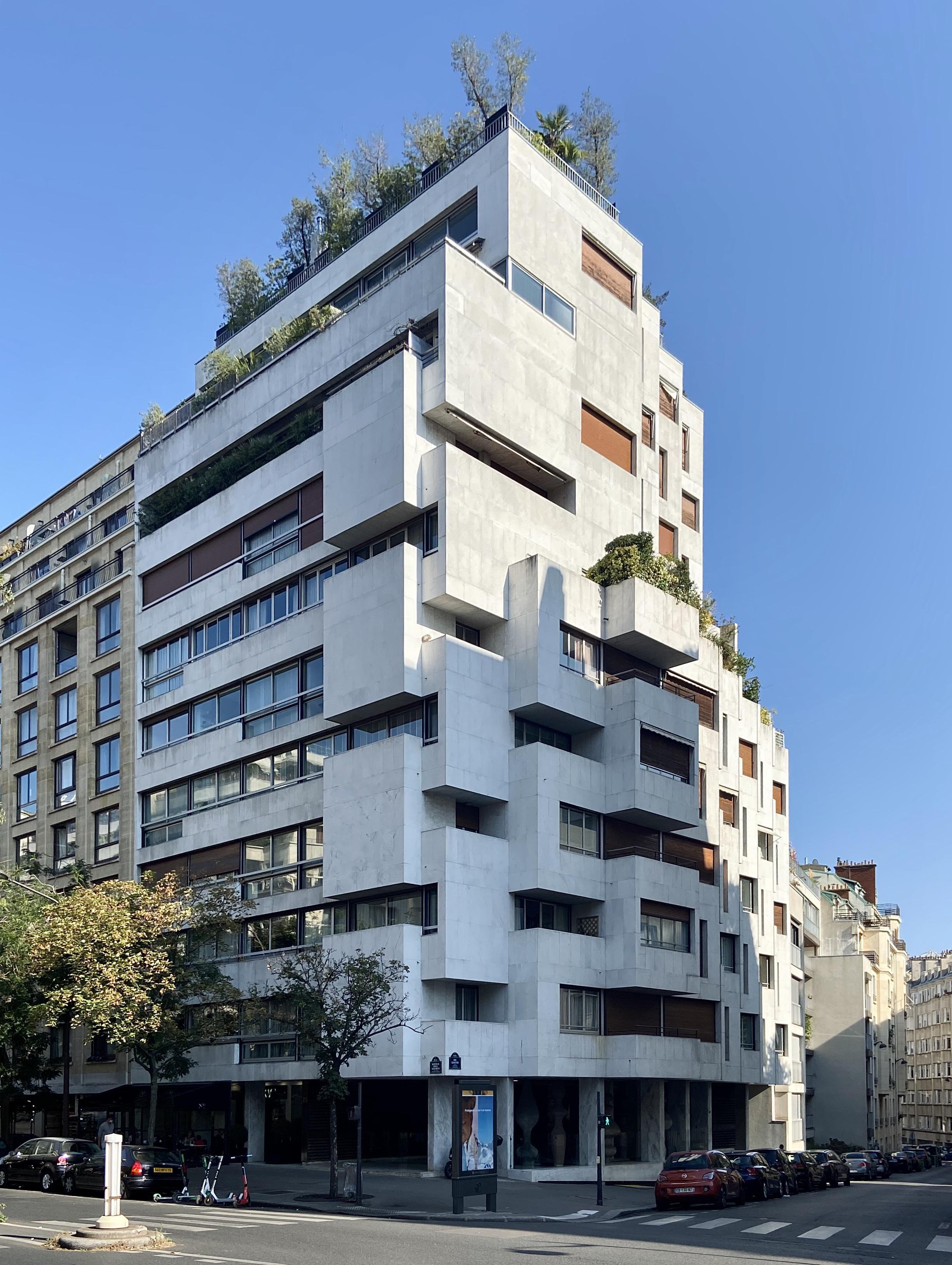 Apartments in Paris, France (16th Arrondissement) r/ModernistArchitecture