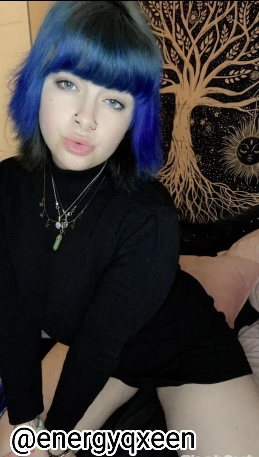 Sara is going live in my room for first live ever~ Starts in 30 minutes ~ : FamBase_