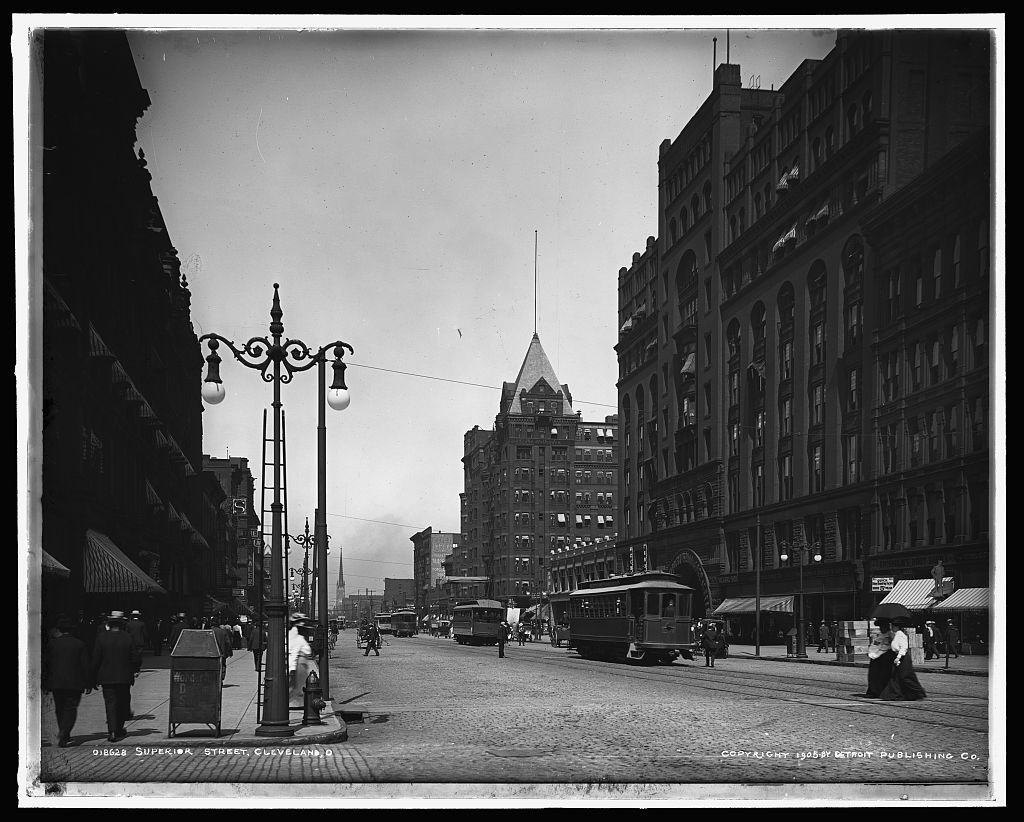 Looking East on Superior Avenue, Cleveland, Ohio, c. 1905 r/TheWayWeWere