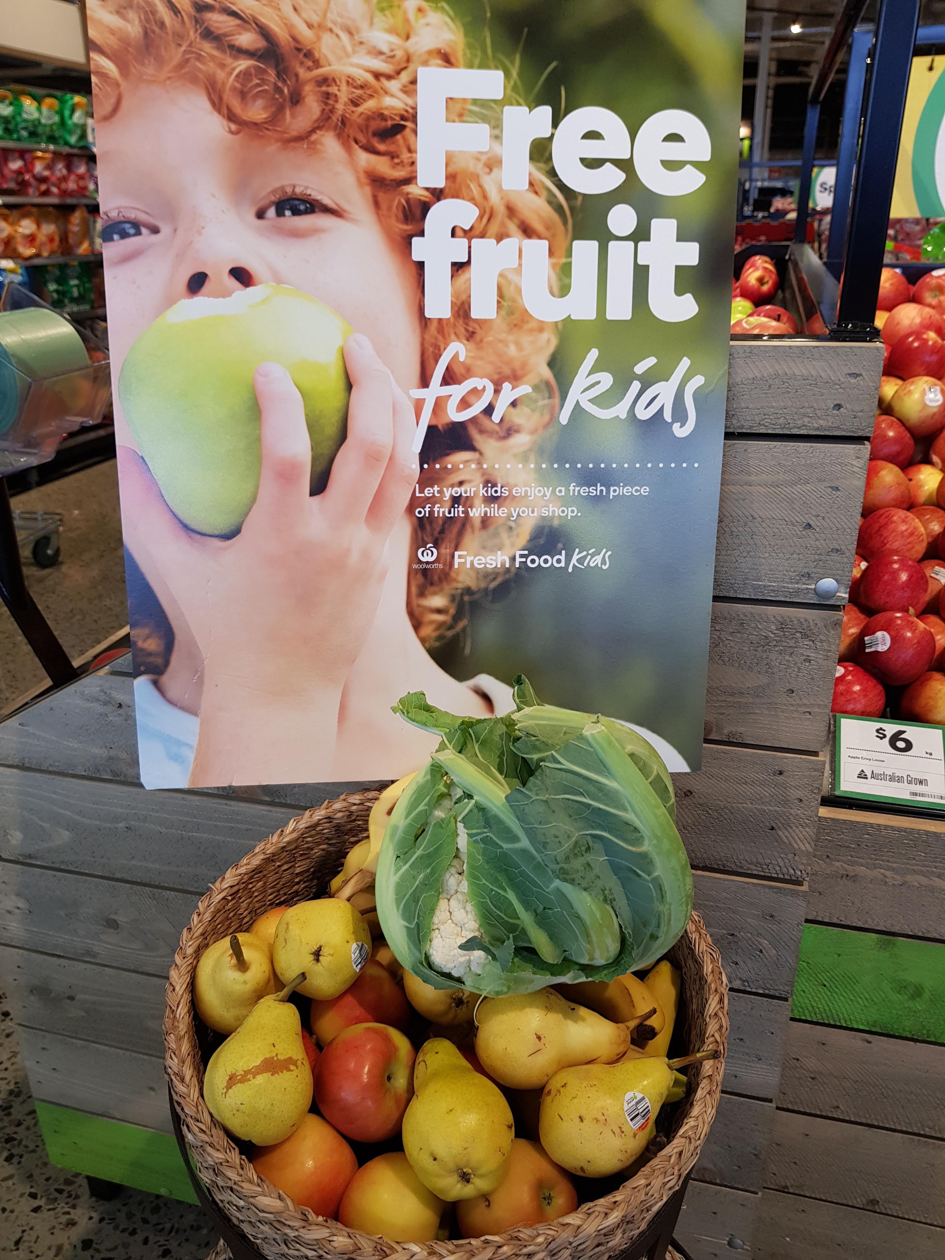 Free fruit for kids at Woolies. The raw cauliflower looks tempting. r