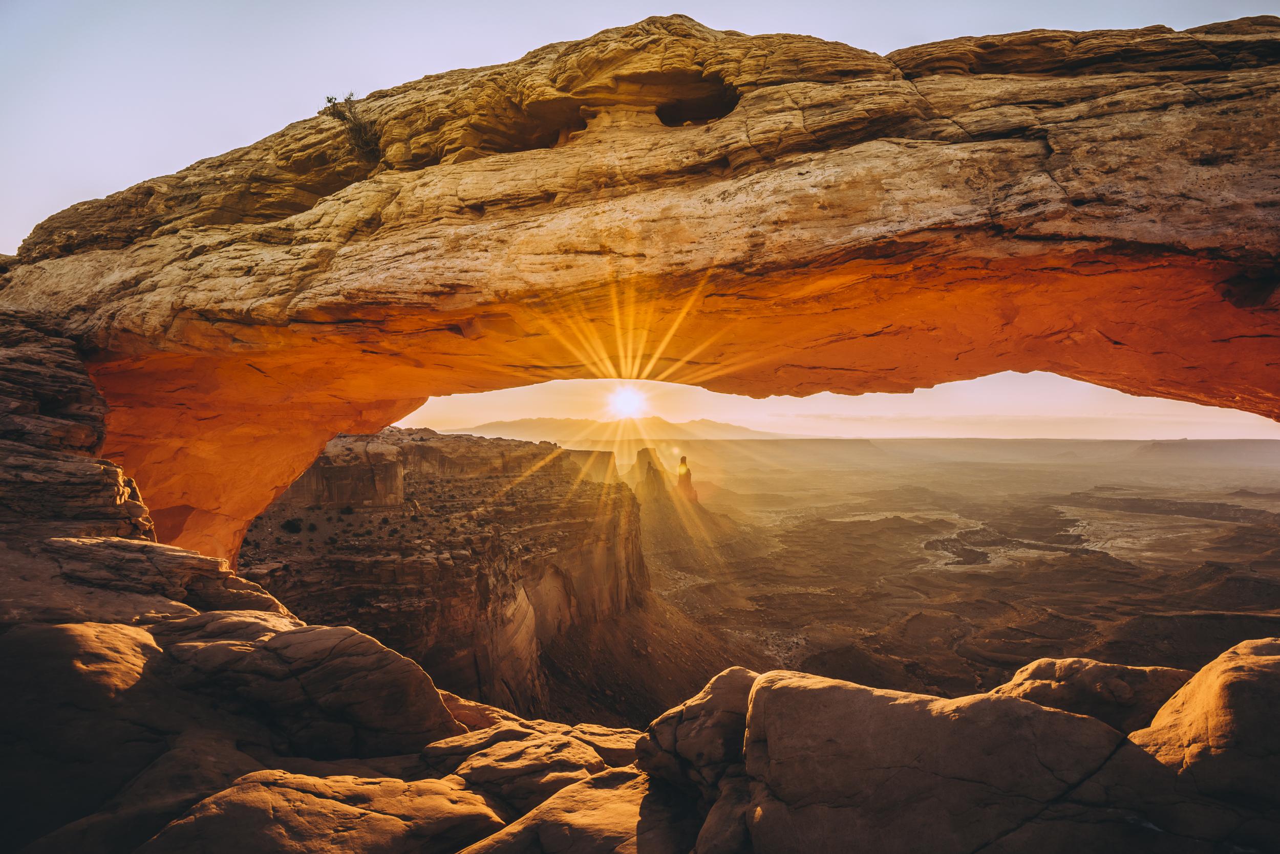 Sunrise at Mesa Arch, Canyonlands National Park near Moab. [2500x1669