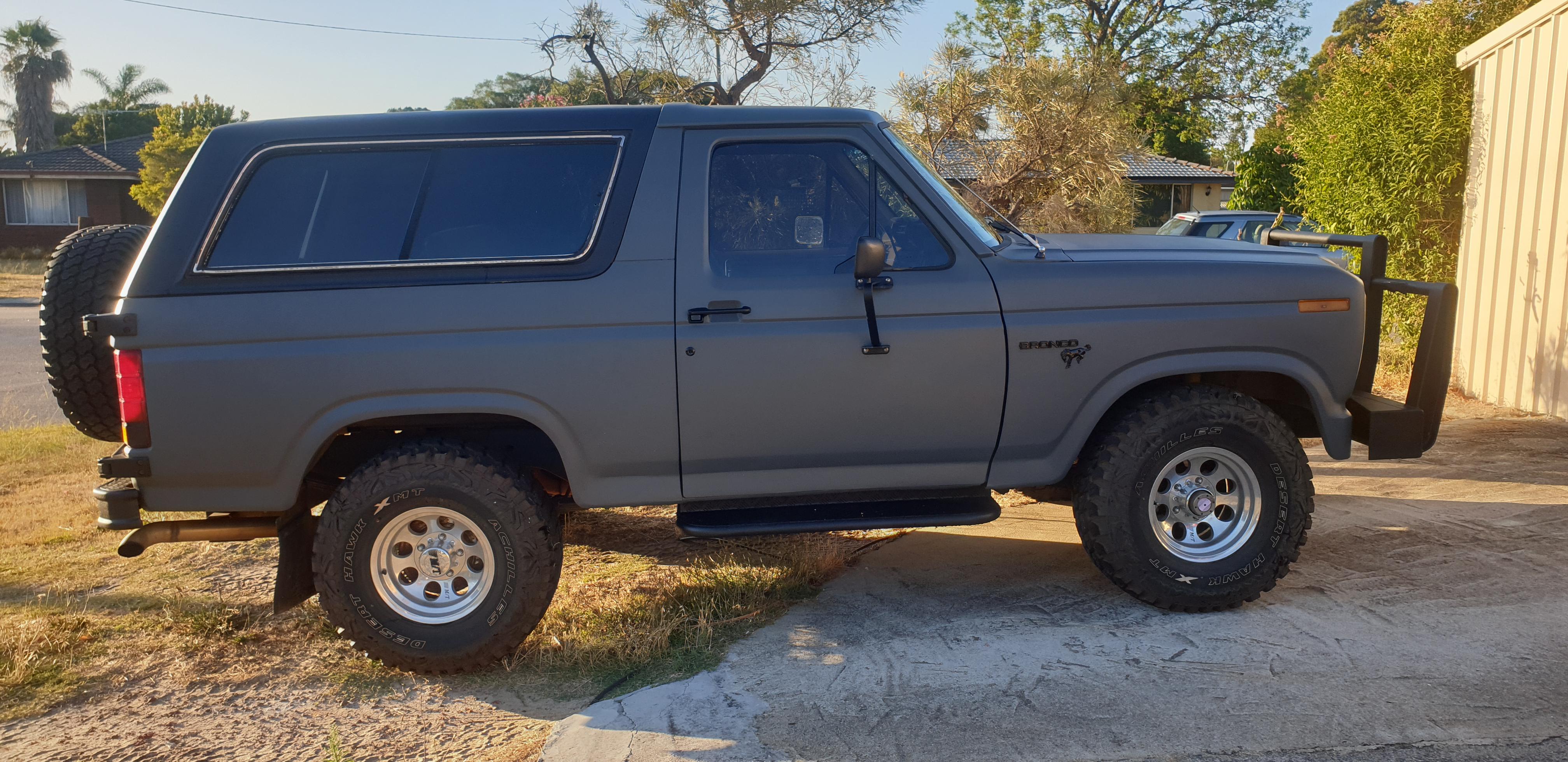 My 84 351 Cleveland raptor paint r/FullSizeBronco