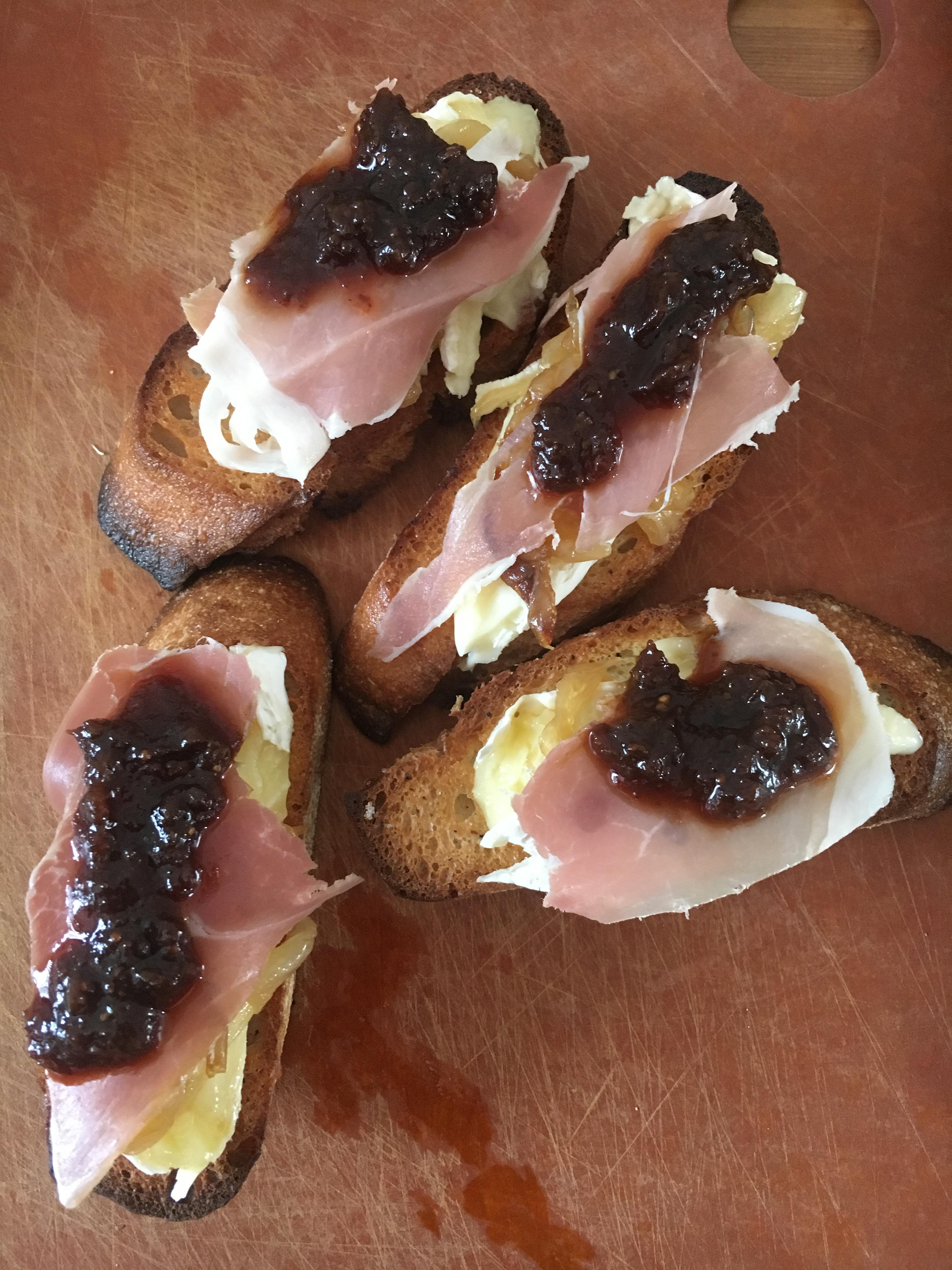 Week 34 Figs Brie, Caramelized Onions, Prosciutto, and Fig Jam Crostini r/52weeksofcooking