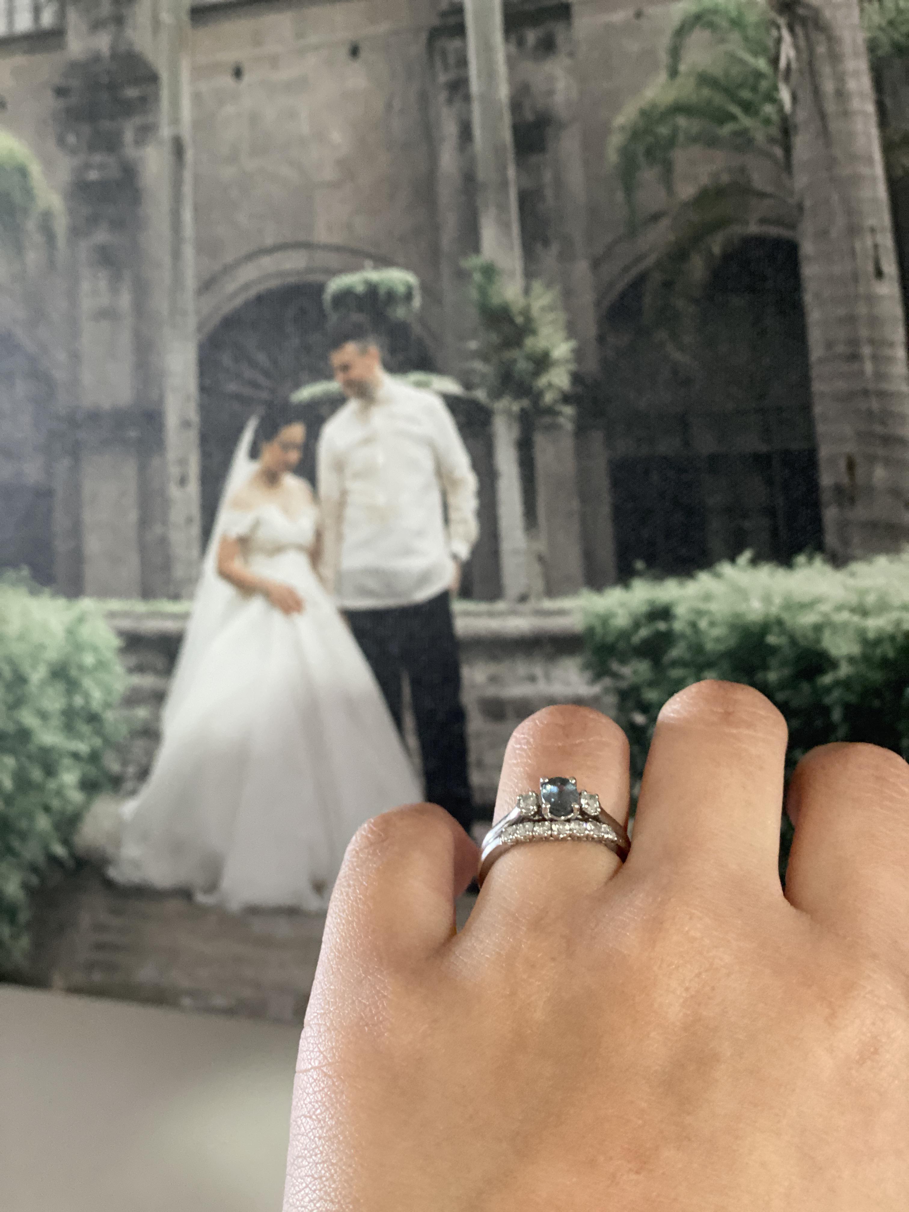 Natural Alexandrite for my engagement ring, bottom ring is my wedding ring ️ r/Gemstones
