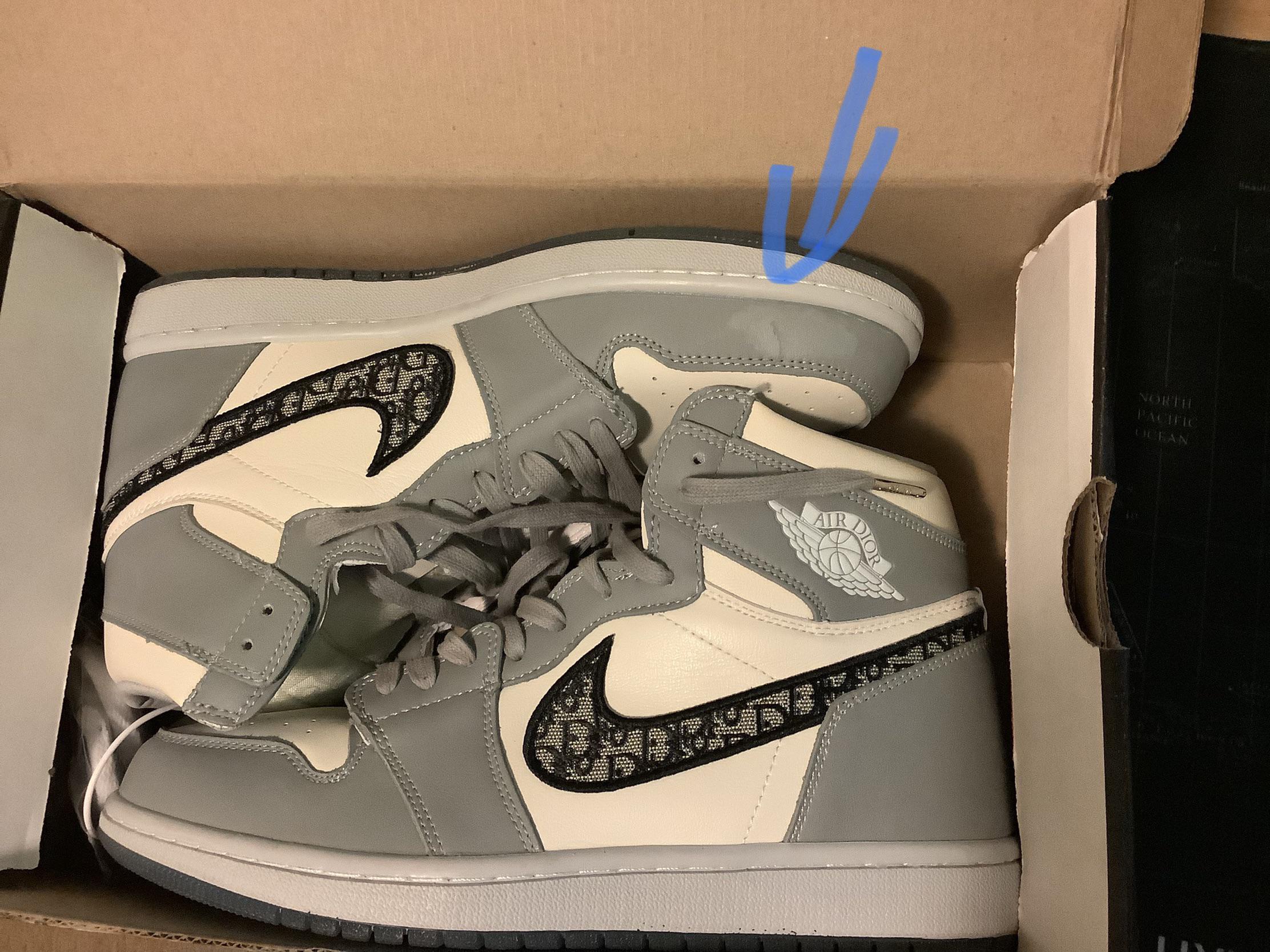 So I got this really really nice pair of fake Dior Jordan 1s for 100 US