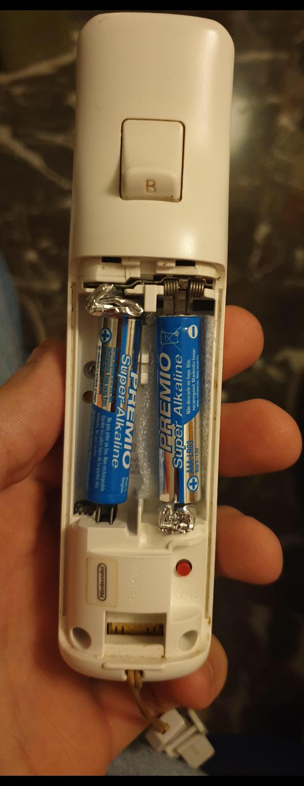 The way this guy puts the batteries into his Wii remote r