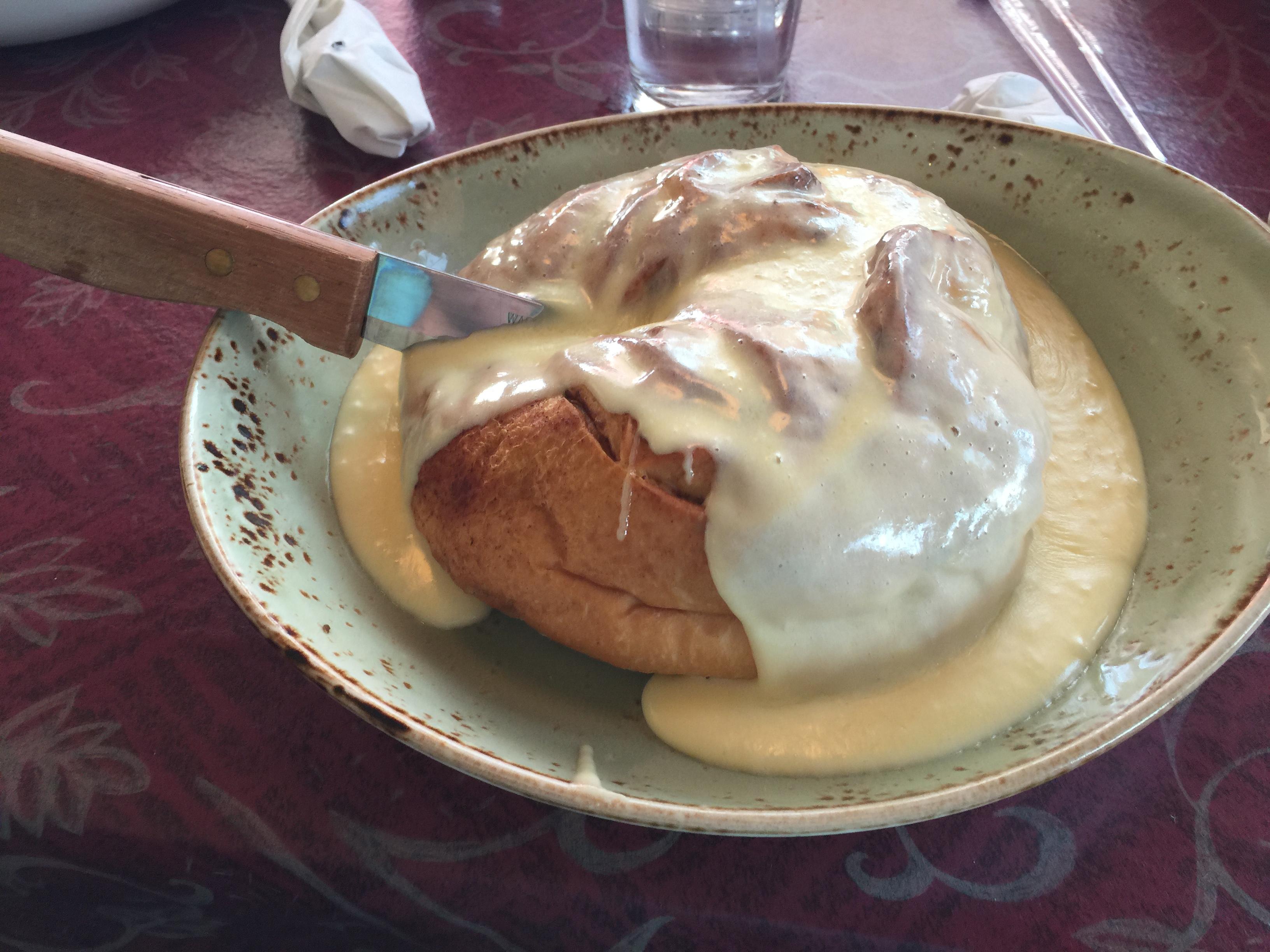 Giant Cinnamon Roll Sundance Grill in Grand Rapids, MI r/food