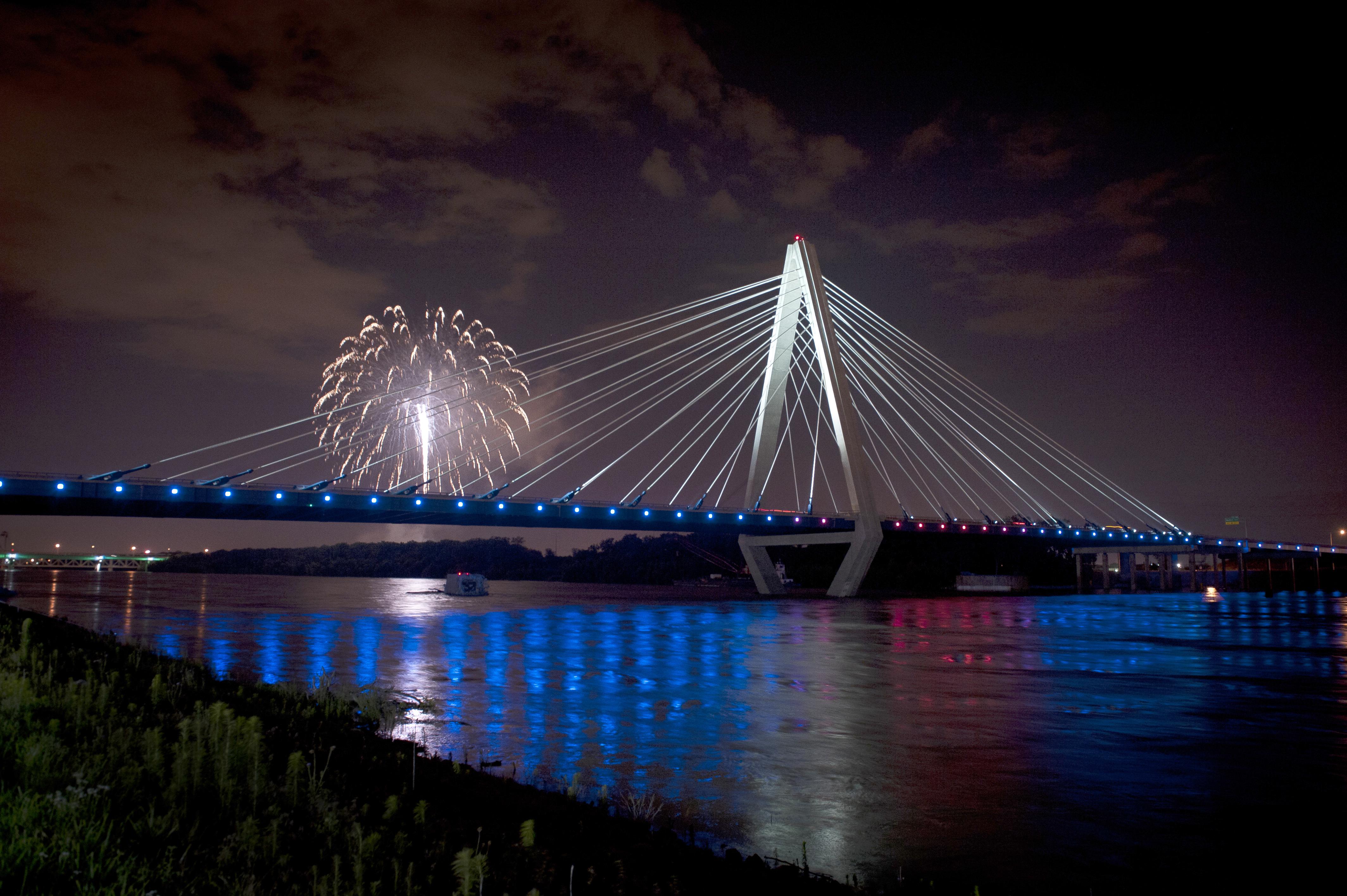 Christopher S Bond Bridge Kansas City, MO r/InfrastructurePorn