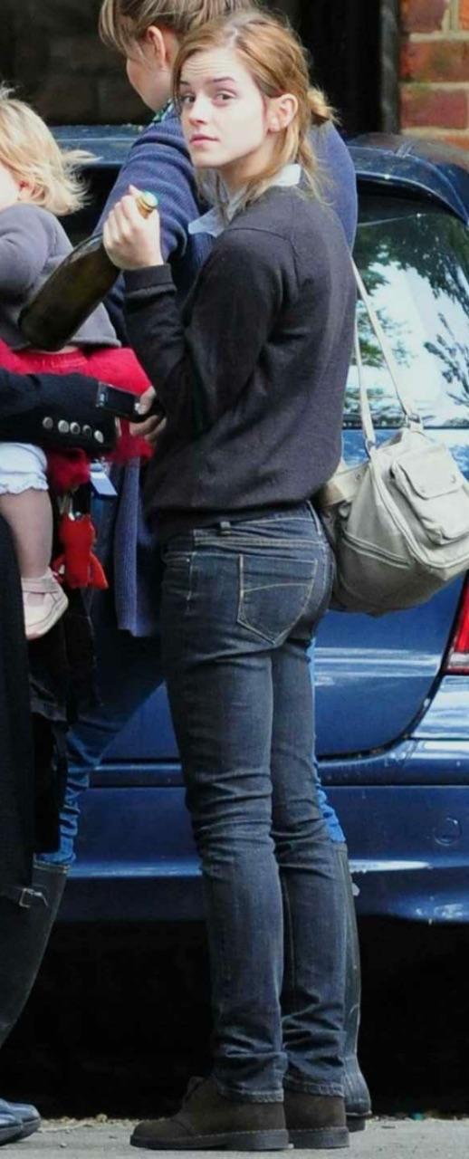 Emma Watson's bum : EmmaWatsonBum