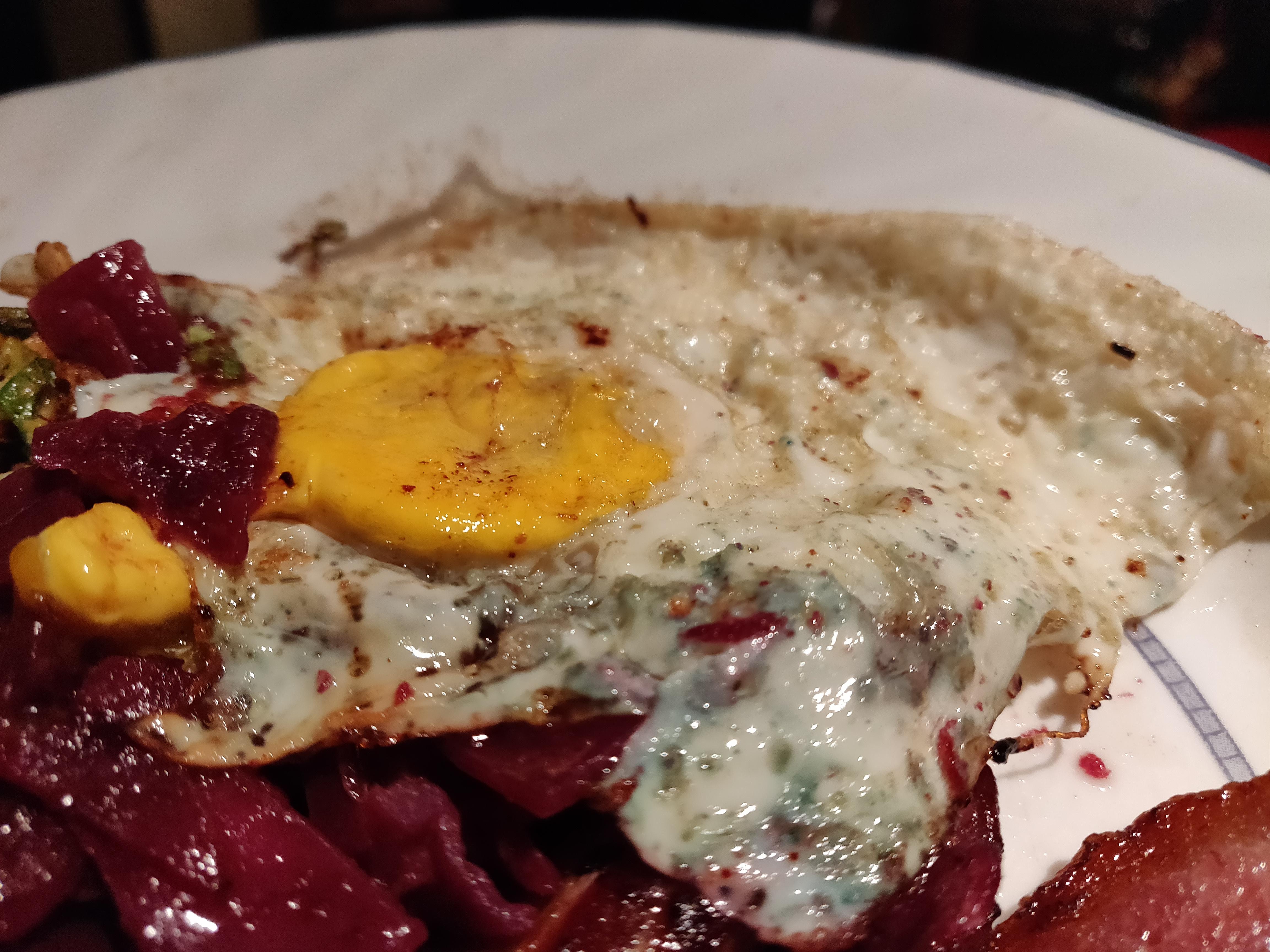 My Egg Turned Blue From Cooking Next to Red Cabbage r/mildlyinteresting