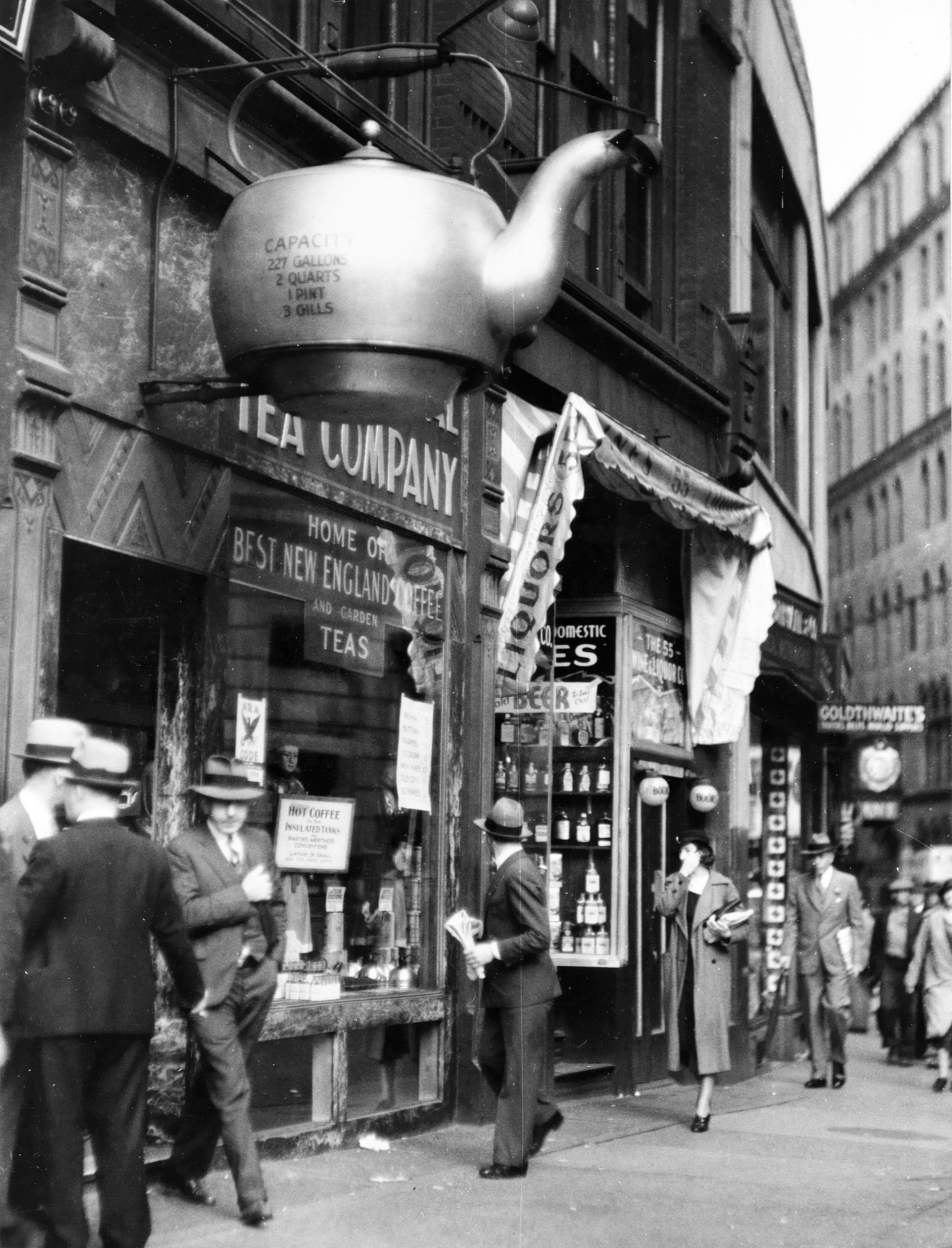 227 gallon teapot above the Oriental Tea Company shop in Boston
