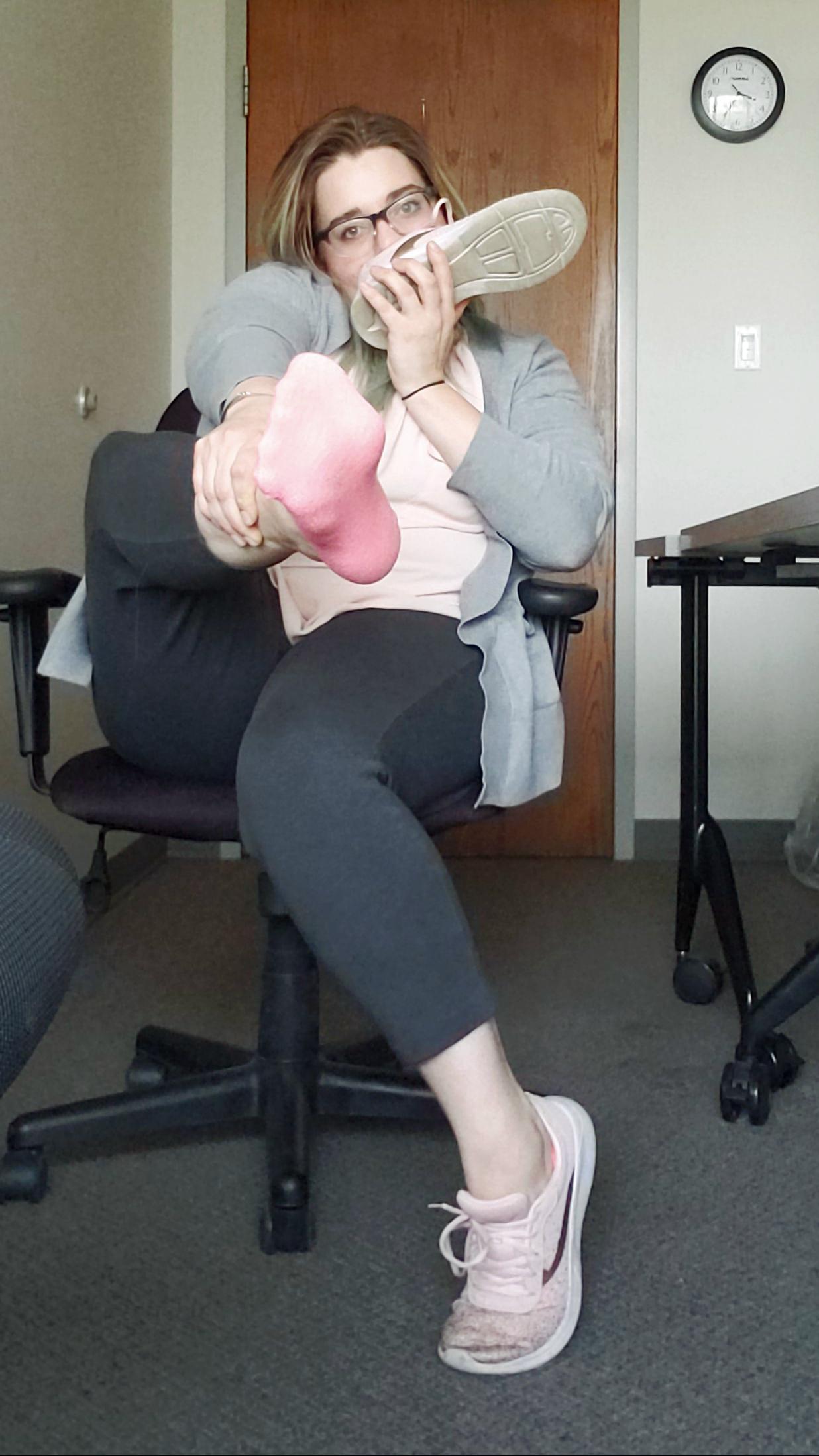 Tennis shoe smelling r/SheSmellsShoes