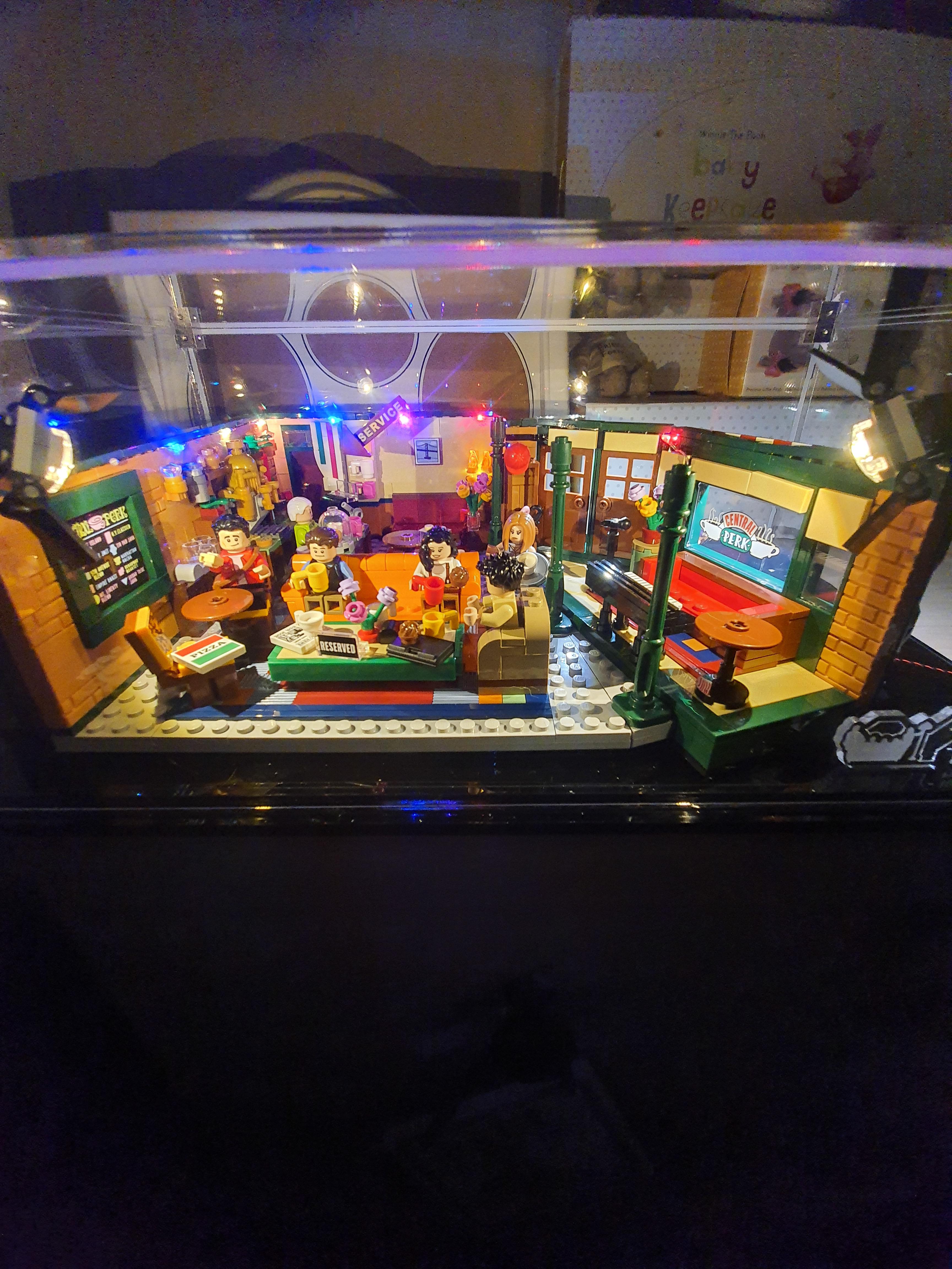 Central Perk Friends set with light kit. r/lego