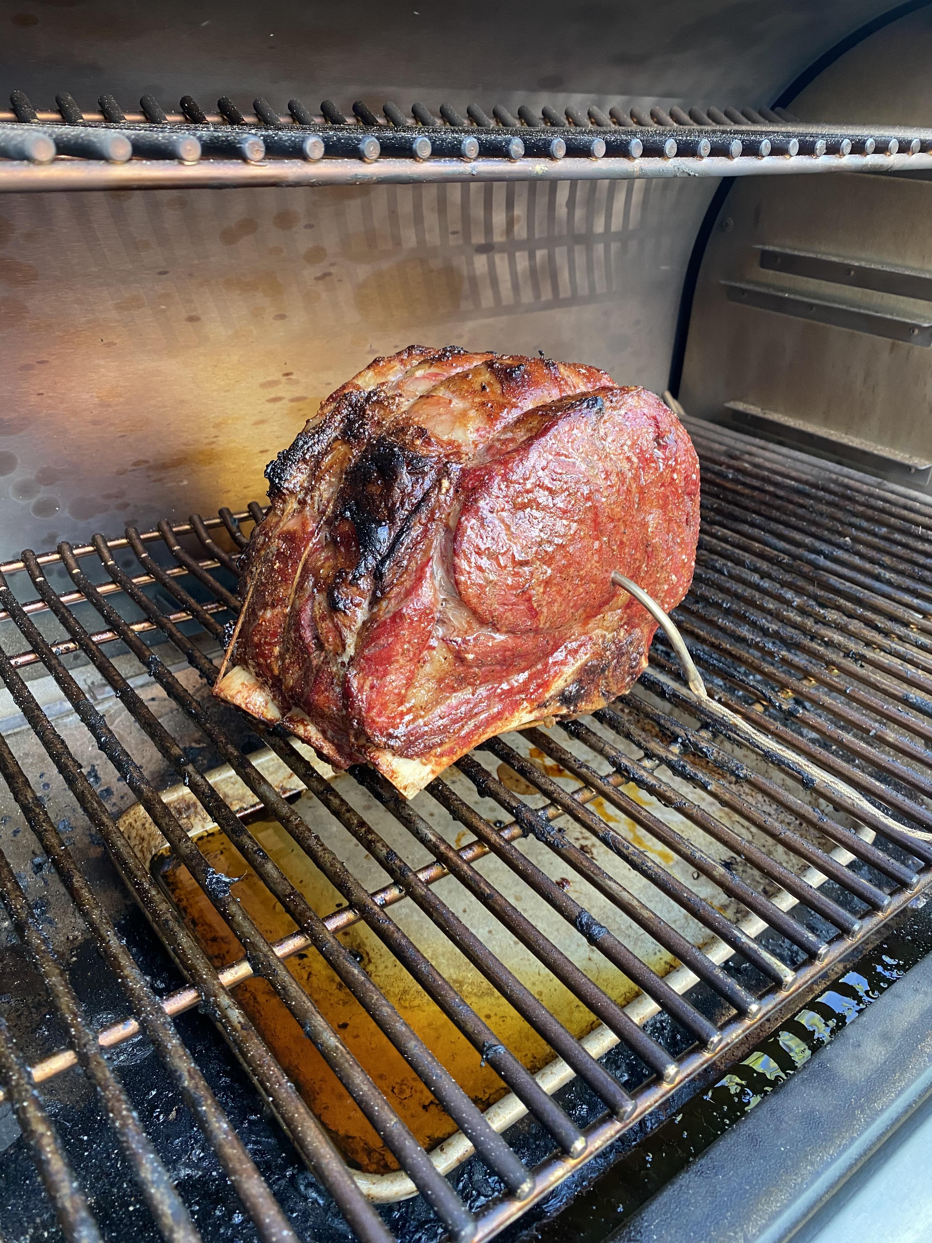 Prime Rib on the grill r/Traeger