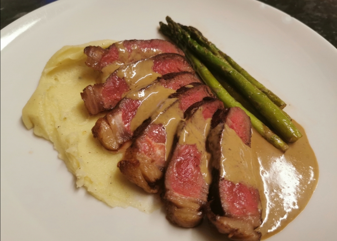 Made a Sirloin steak with bone marrow mash, garlic asparagus and pan