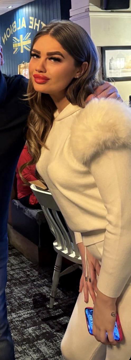 Yummy milf Chloe : hot_chavs