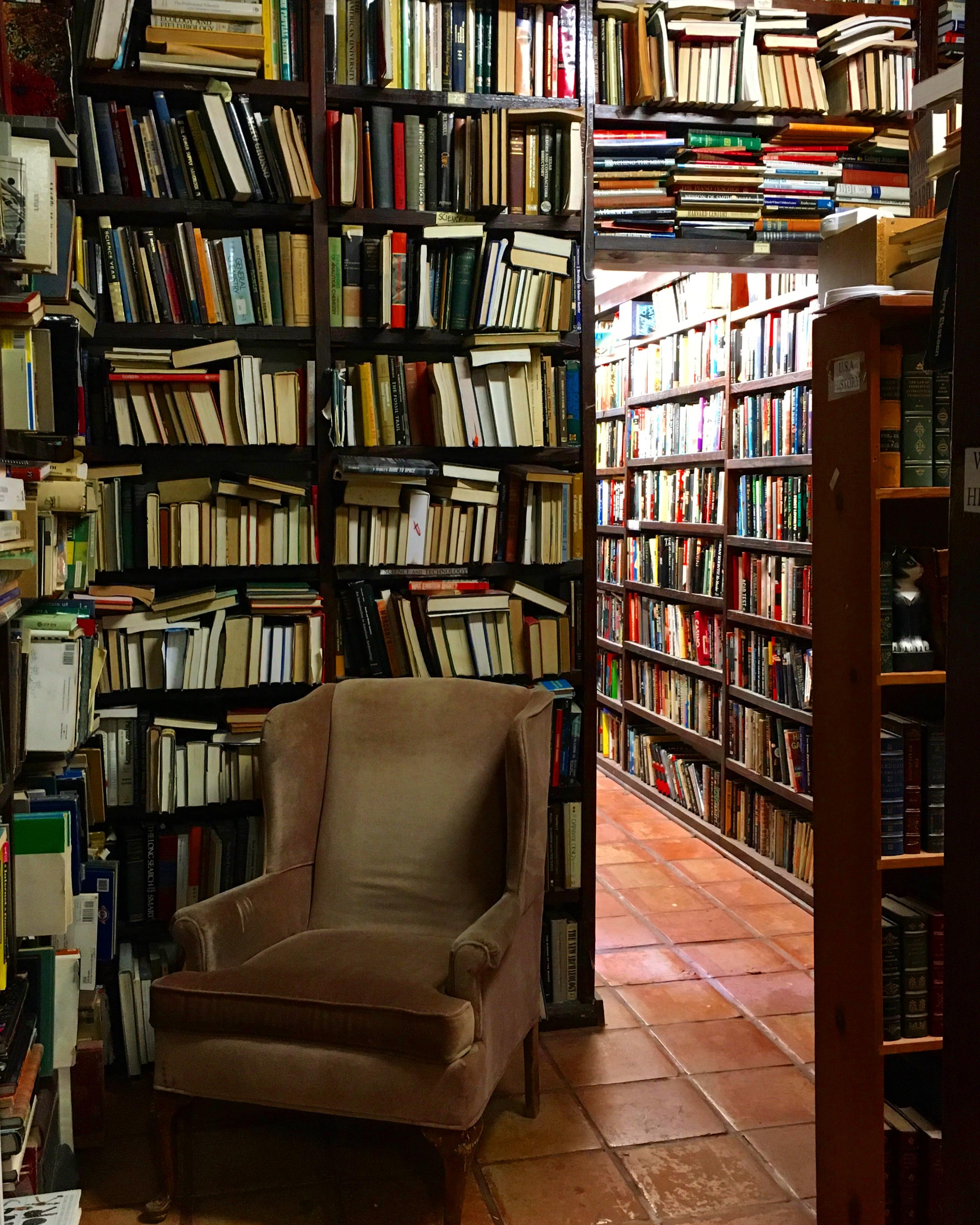 Bookstore in Houston Texas r/CozyPlaces