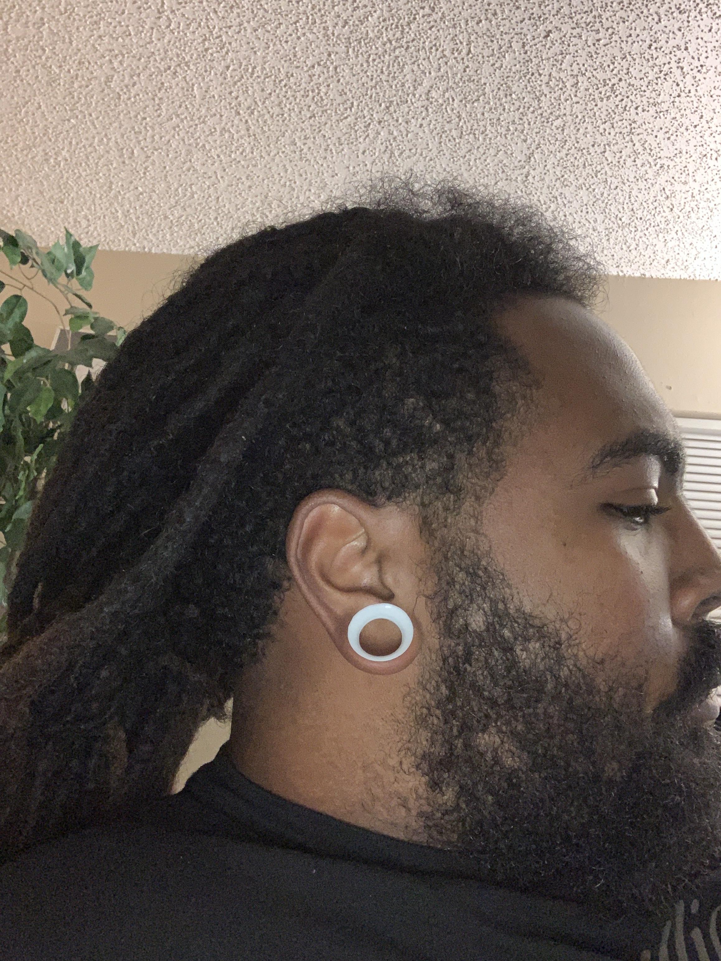 18mm silicone tunnels 😌 r/Stretched