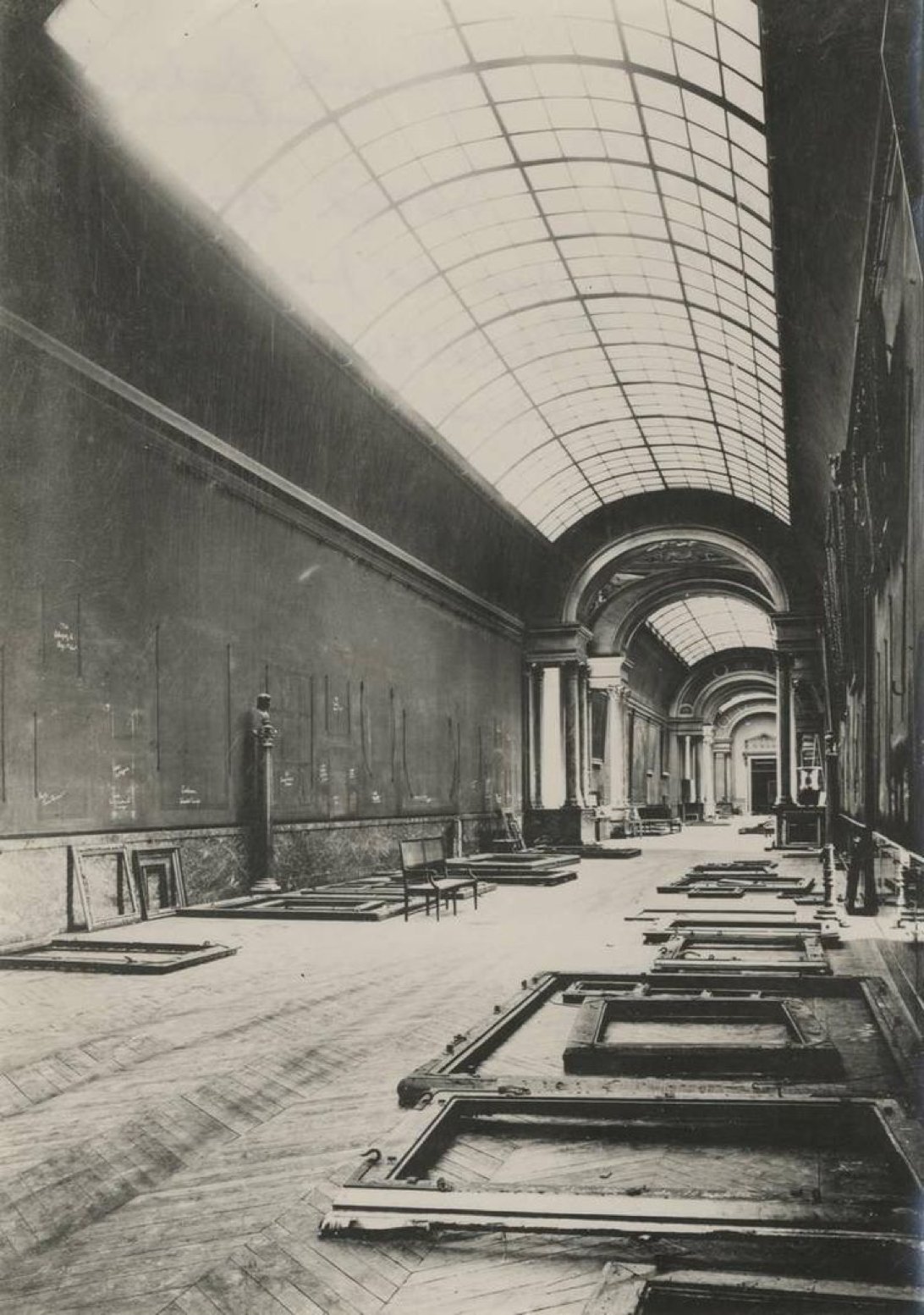 Louvre Museum. The Grande Galerie abandoned during WW2 [ 1092 × 1553