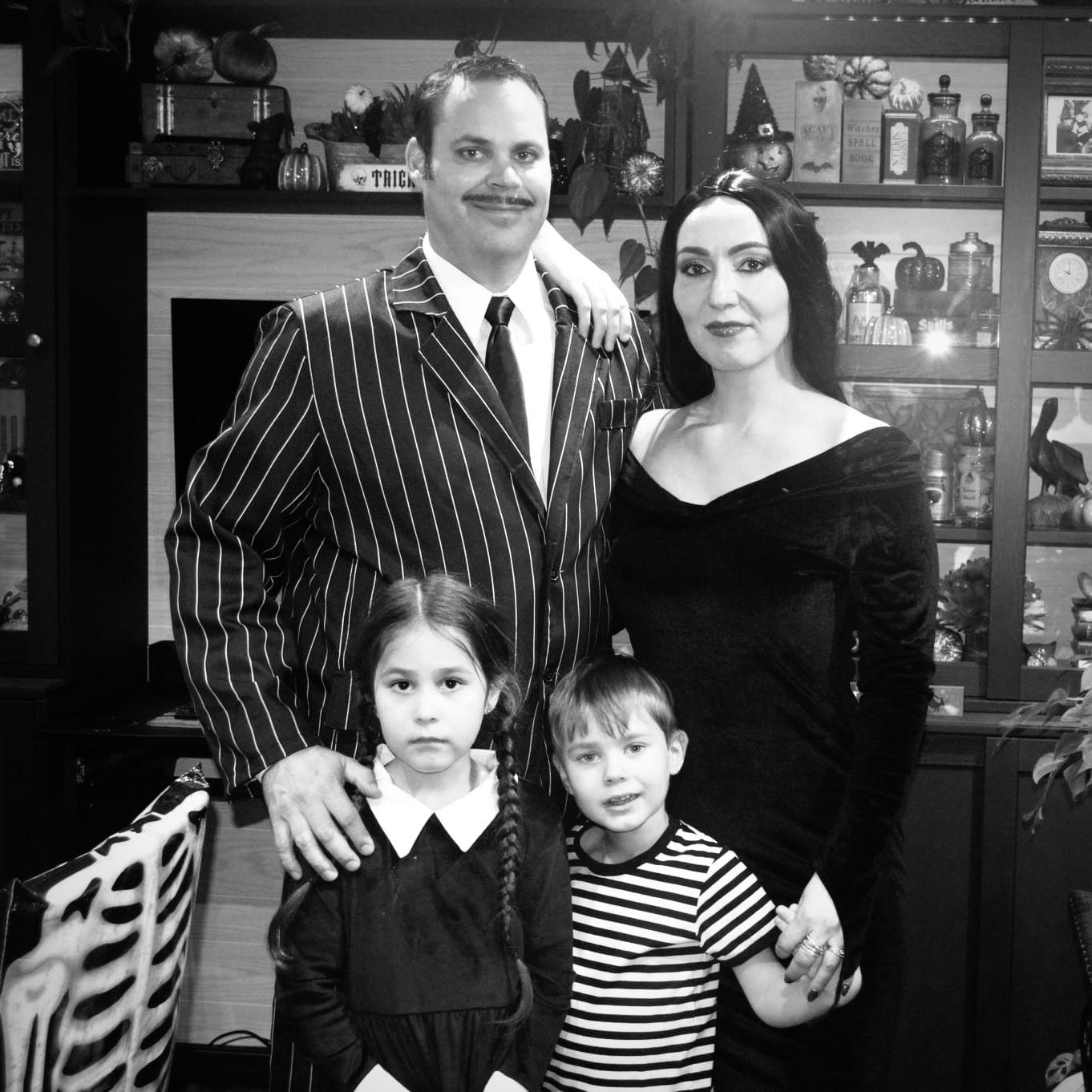 Our all together ooky Addams Family costumes this year. r/pics